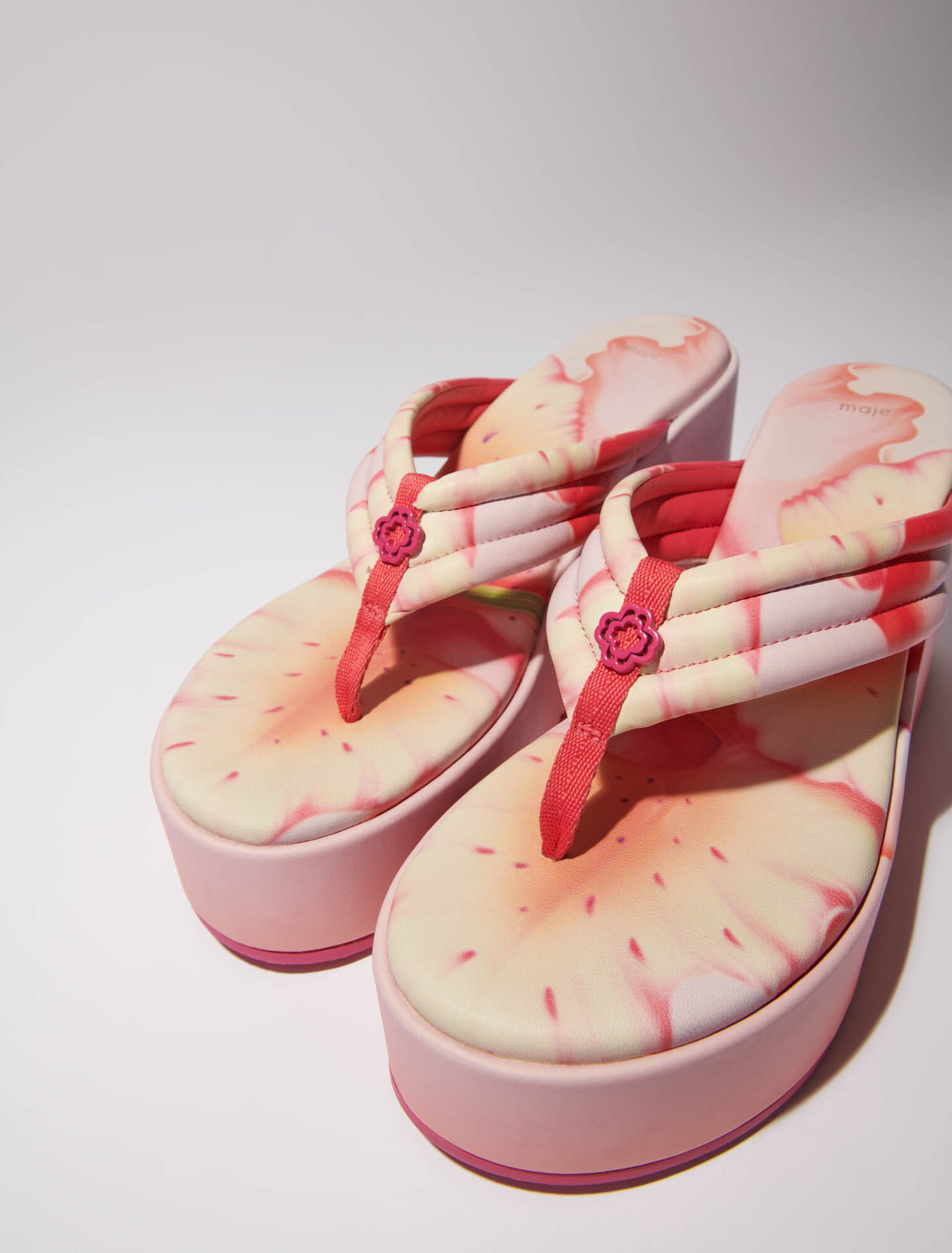 Sandalias de cuña con estampado floral