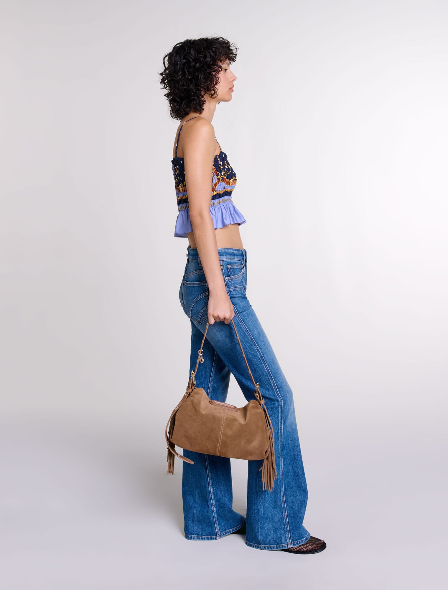 Vaqueros flare con bolsillos bordados