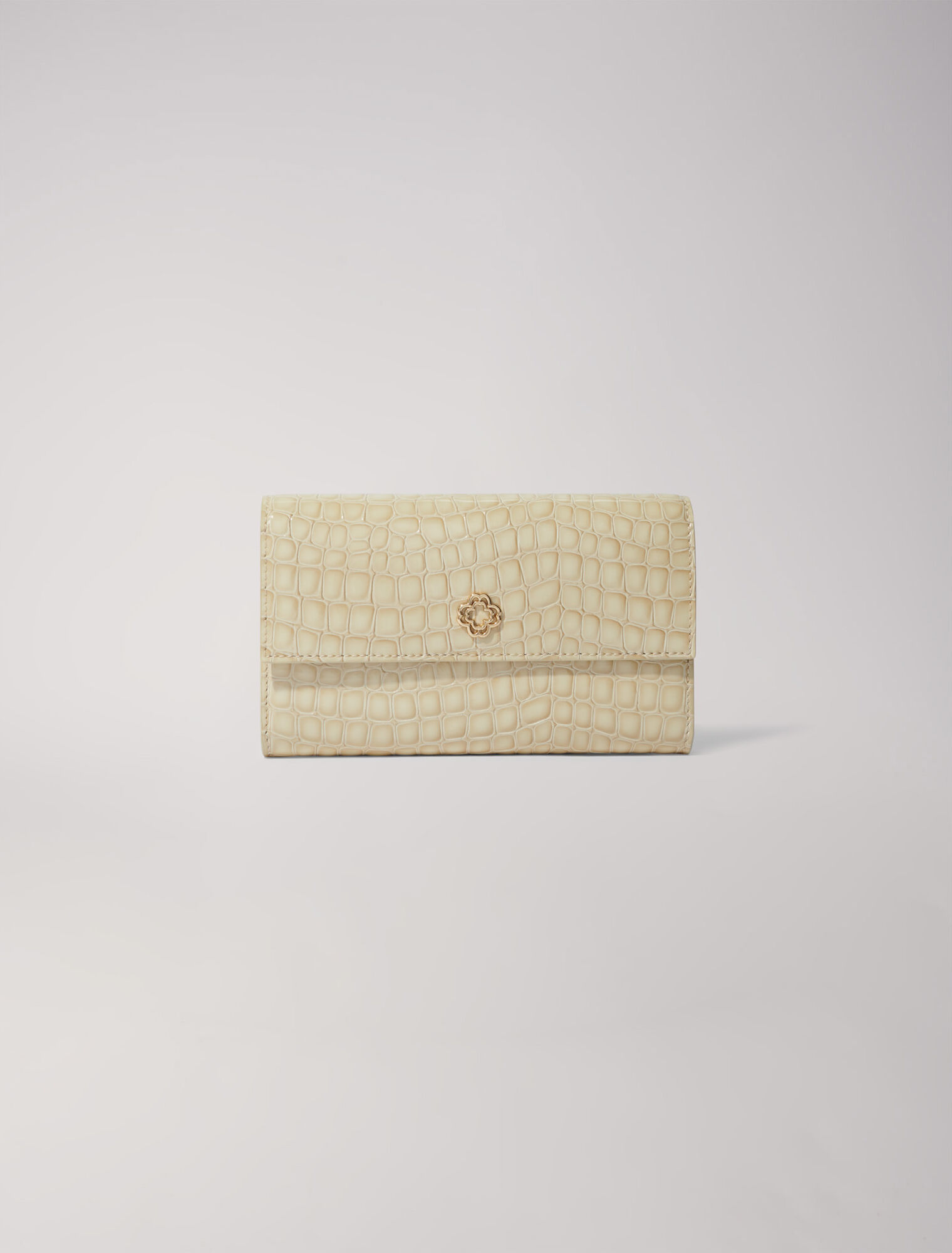 Cartera con cadena de cuero