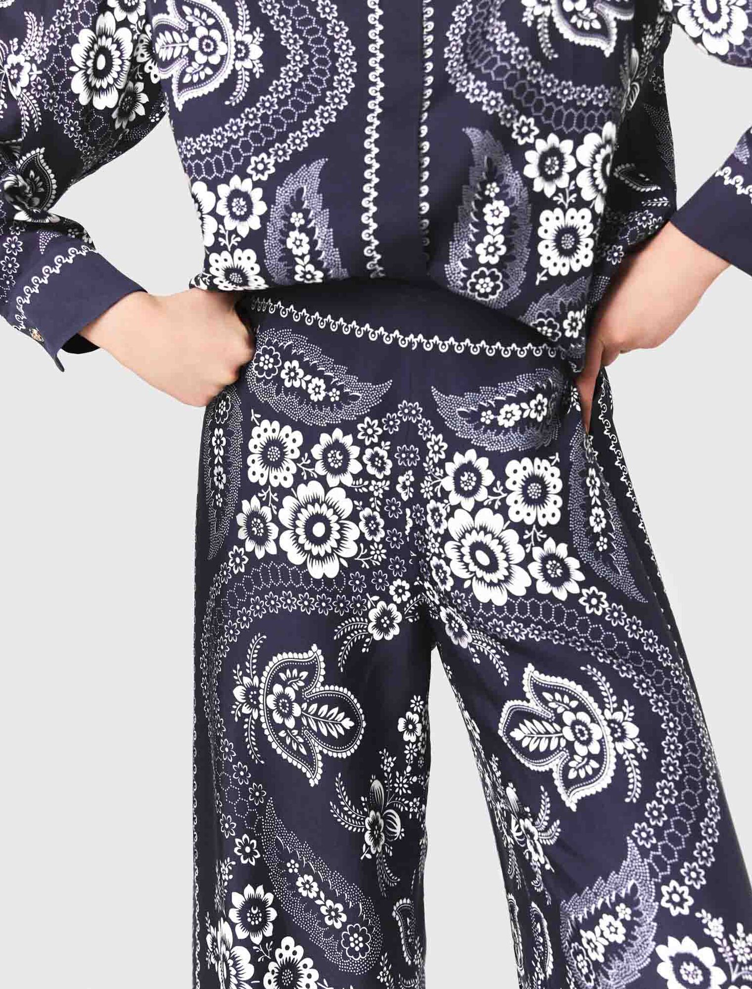 Pantalón fluido estampado