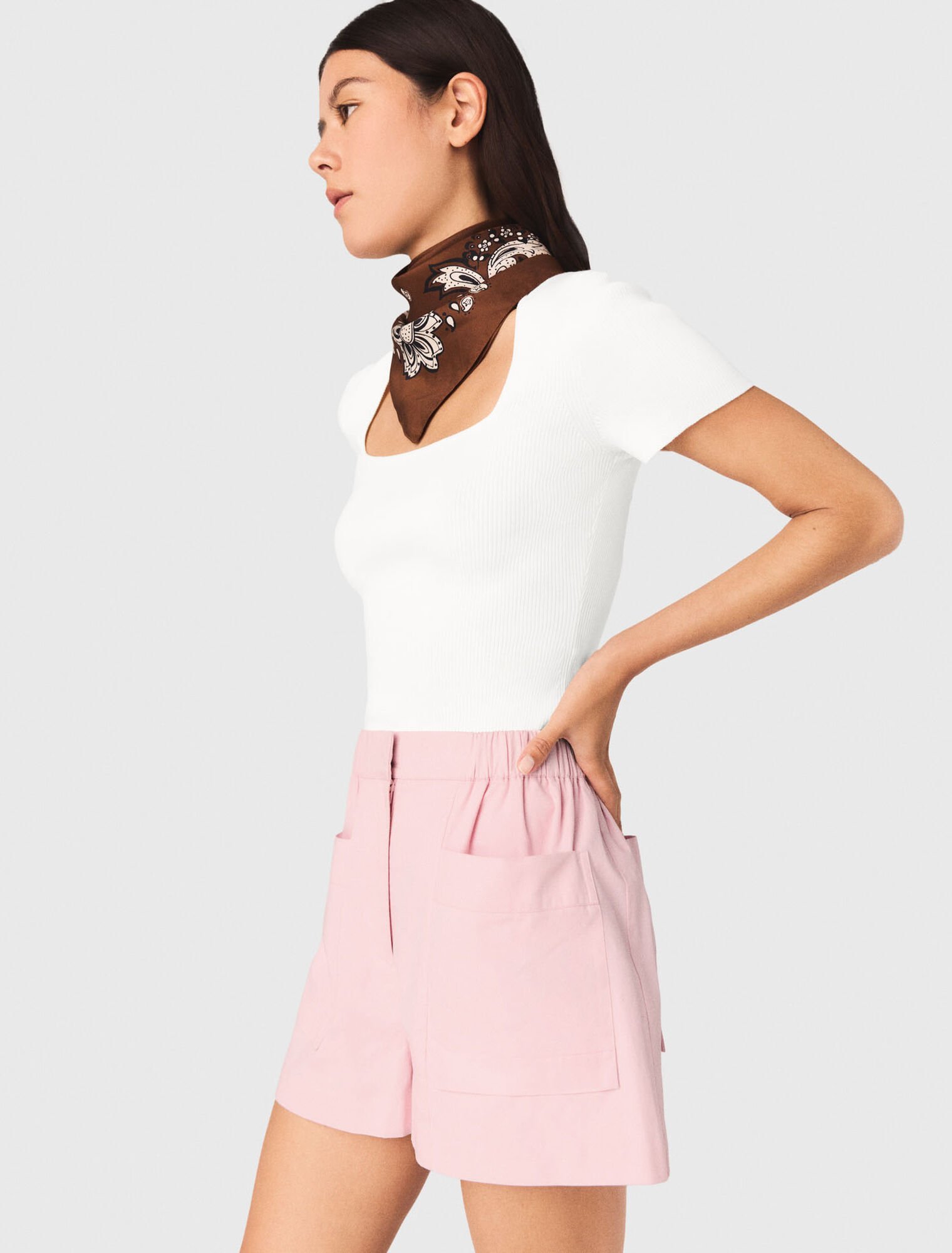 Jersey acanalado de escote cuadrado