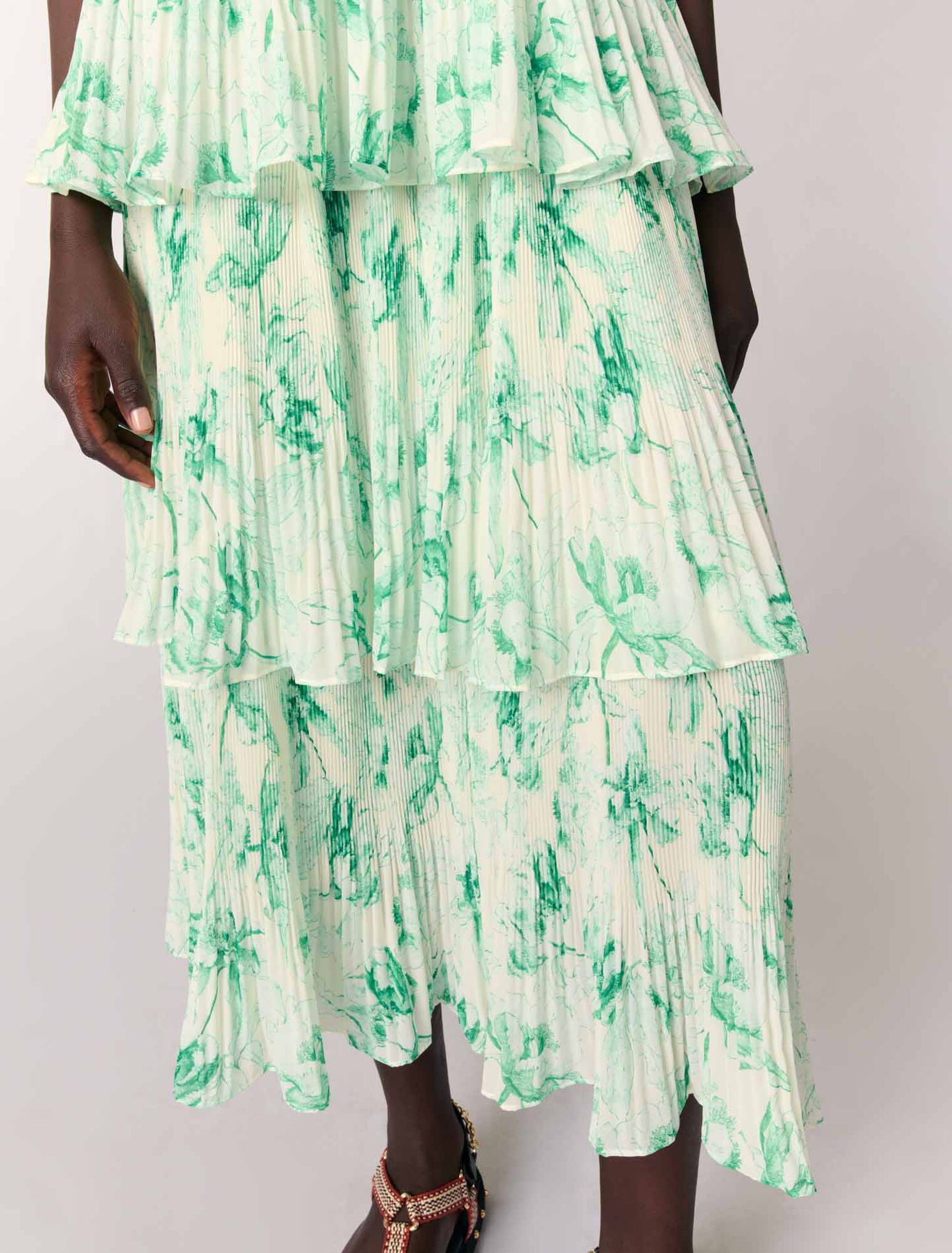 Vestido largo estampado con volantes