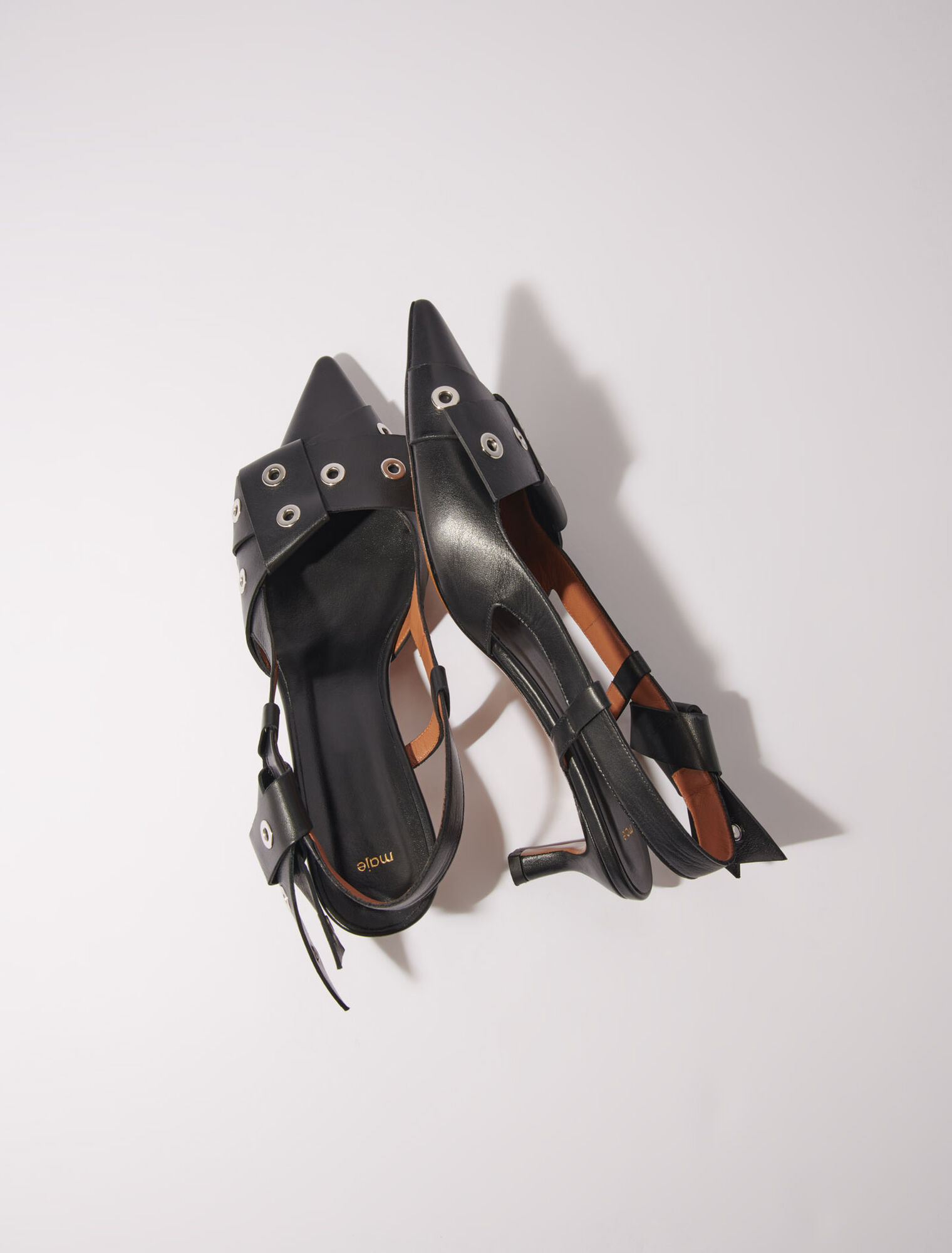 Tacones de punta fina