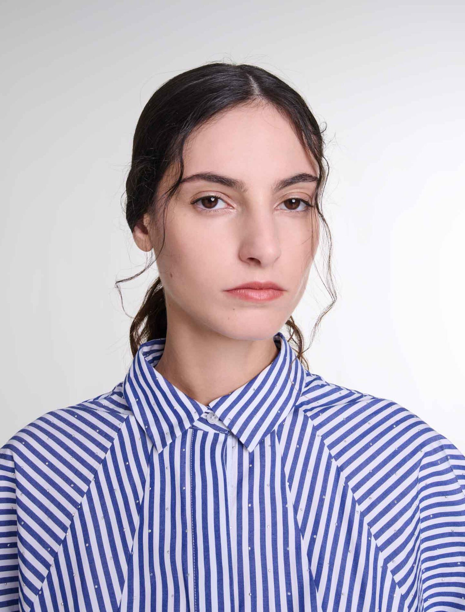Camisa de rayas con pedrería