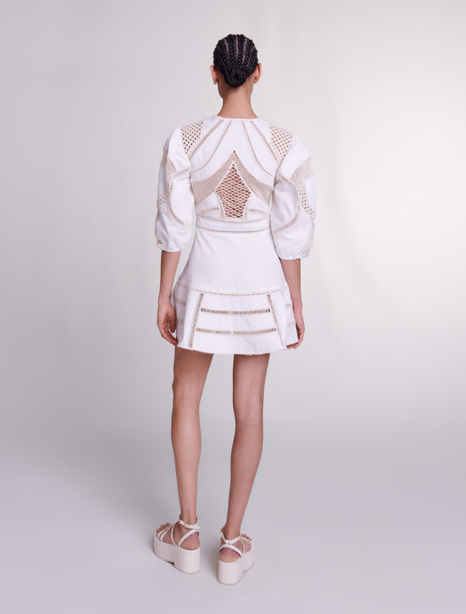 Vestido corto voluminoso