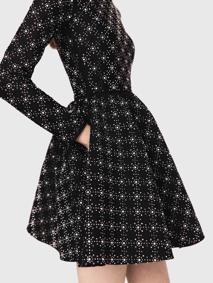 Vestido skater con perlas y strass