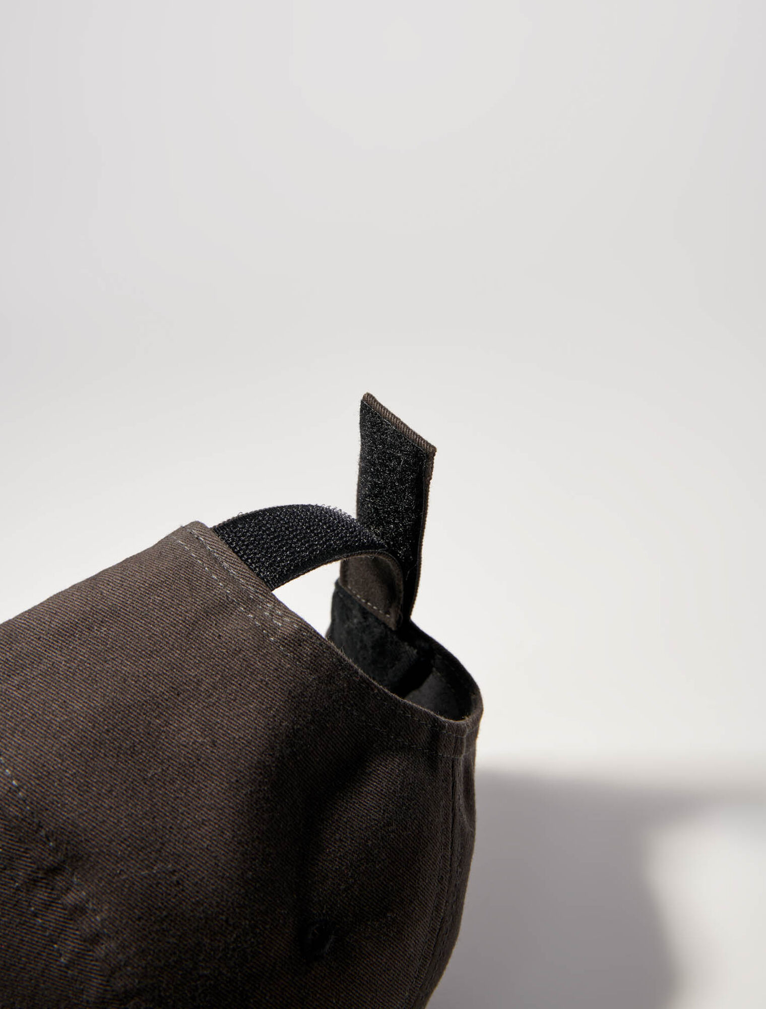 Gorra de algod&oacute;n con logotipo Clover