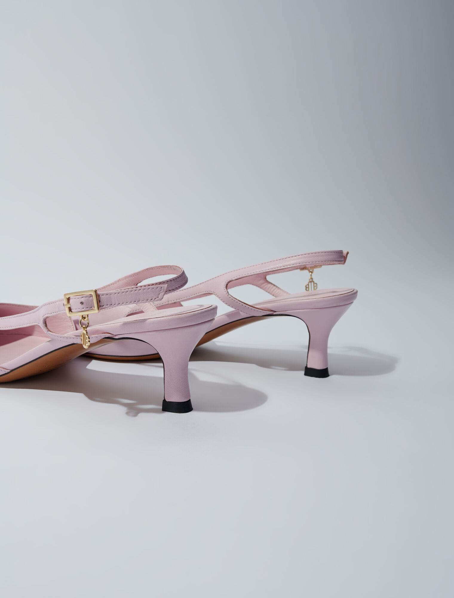 Zapatos de piel en punta