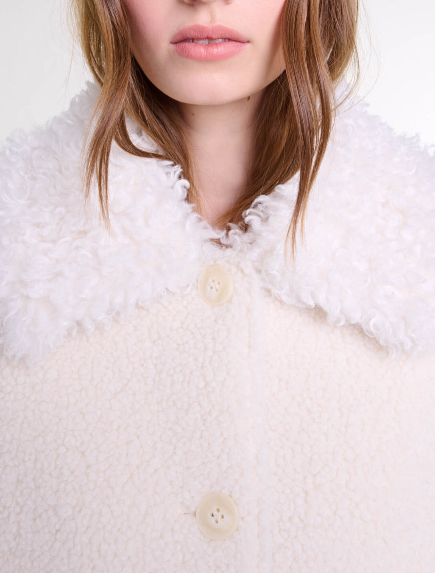 Abrigo corto de pelo sint&eacute;tico