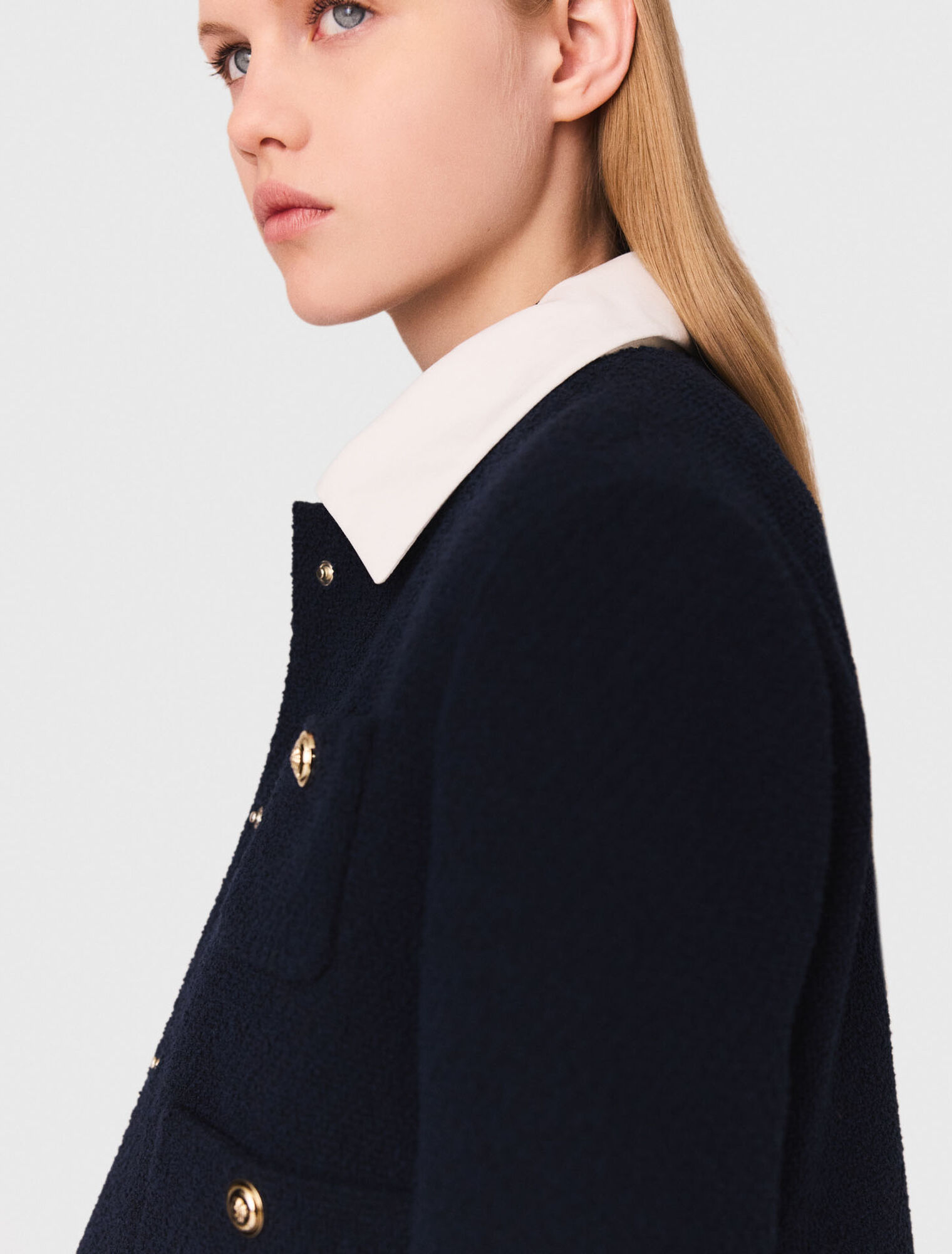 Chaqueta corta tweed, cuello desmont.