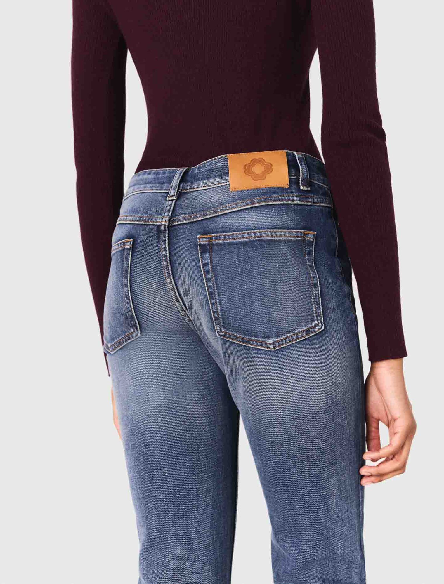 Vaquero bootcut con bolsillos