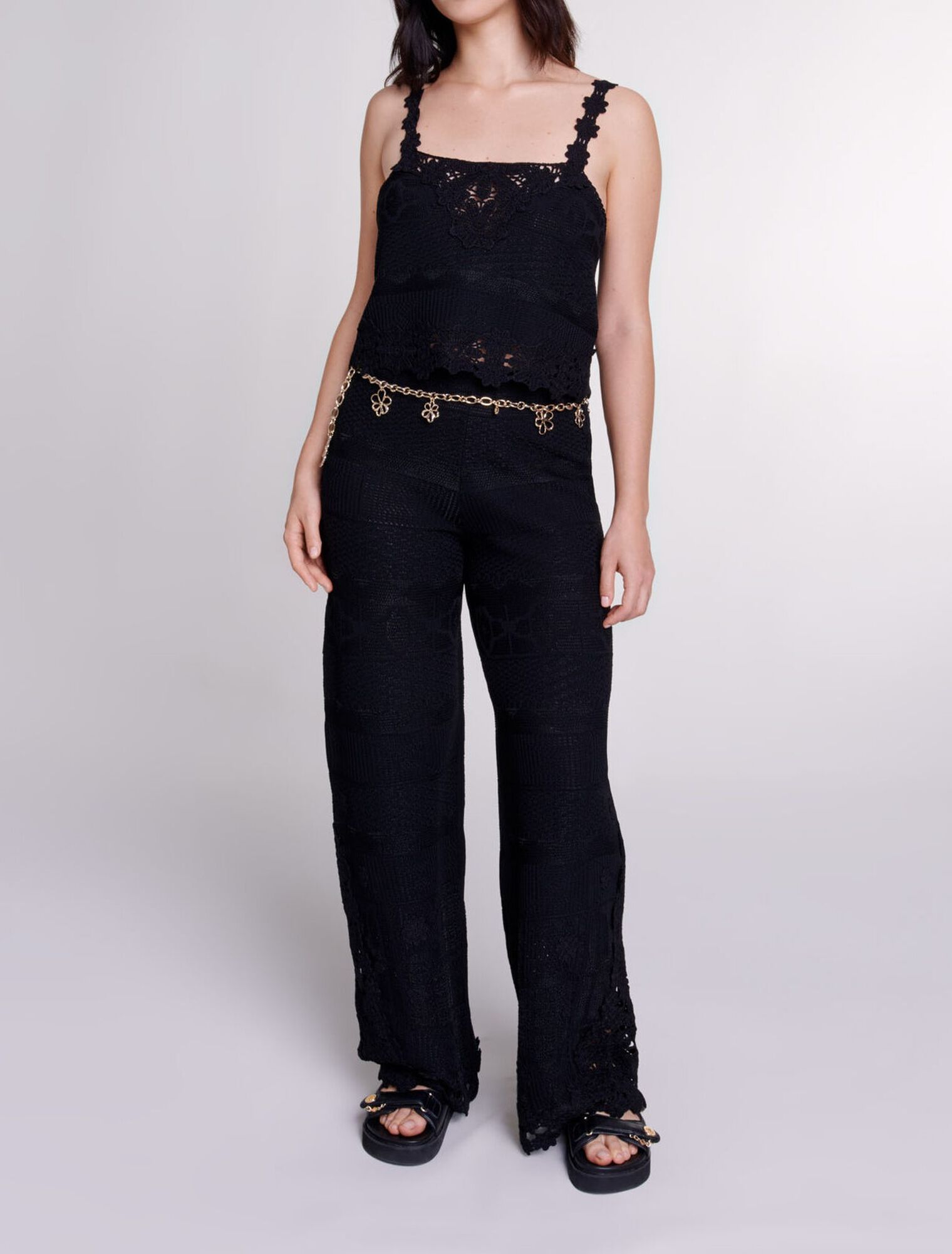 Top corto decorado con guipur