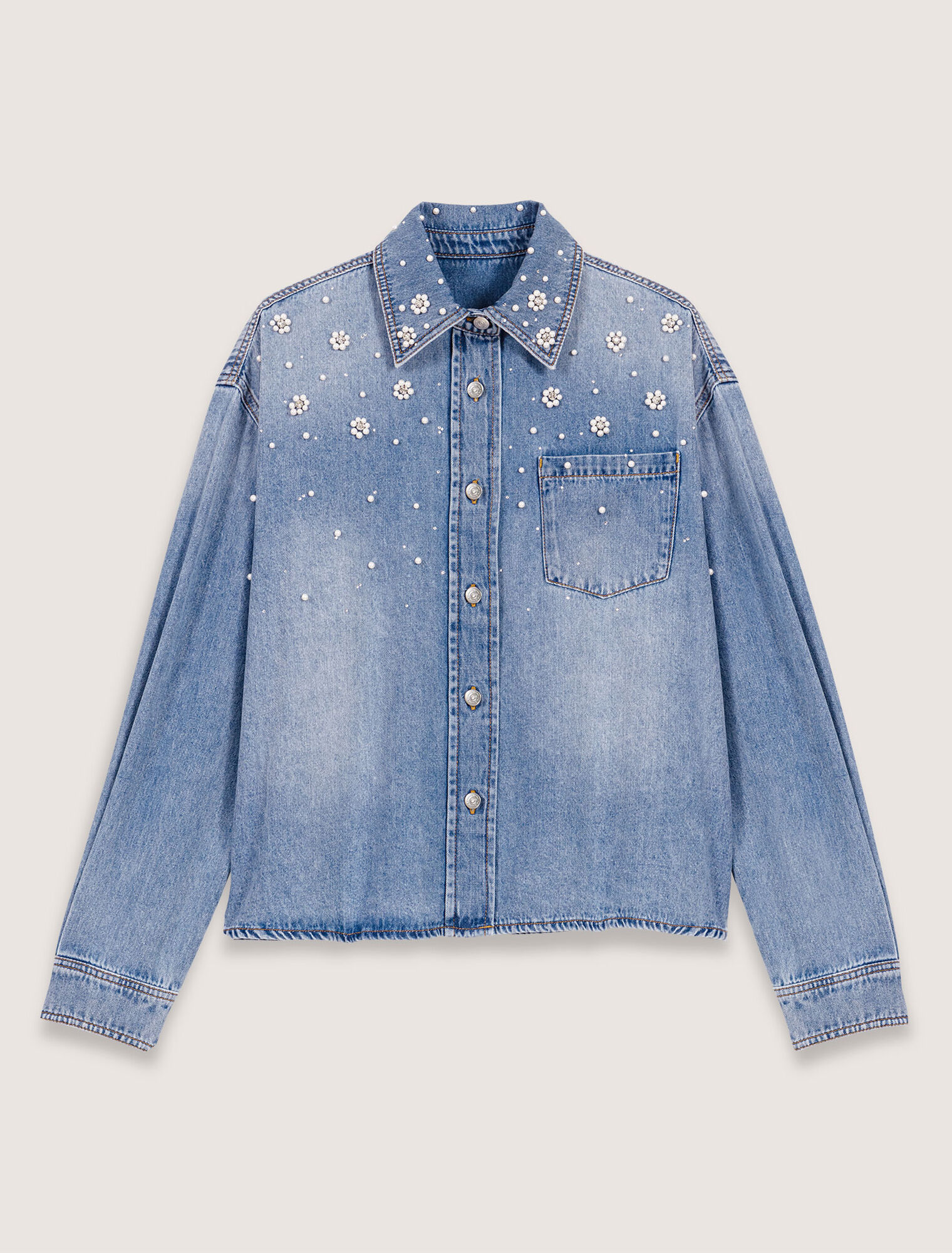 Camisa vaquera con perlas bordadas
