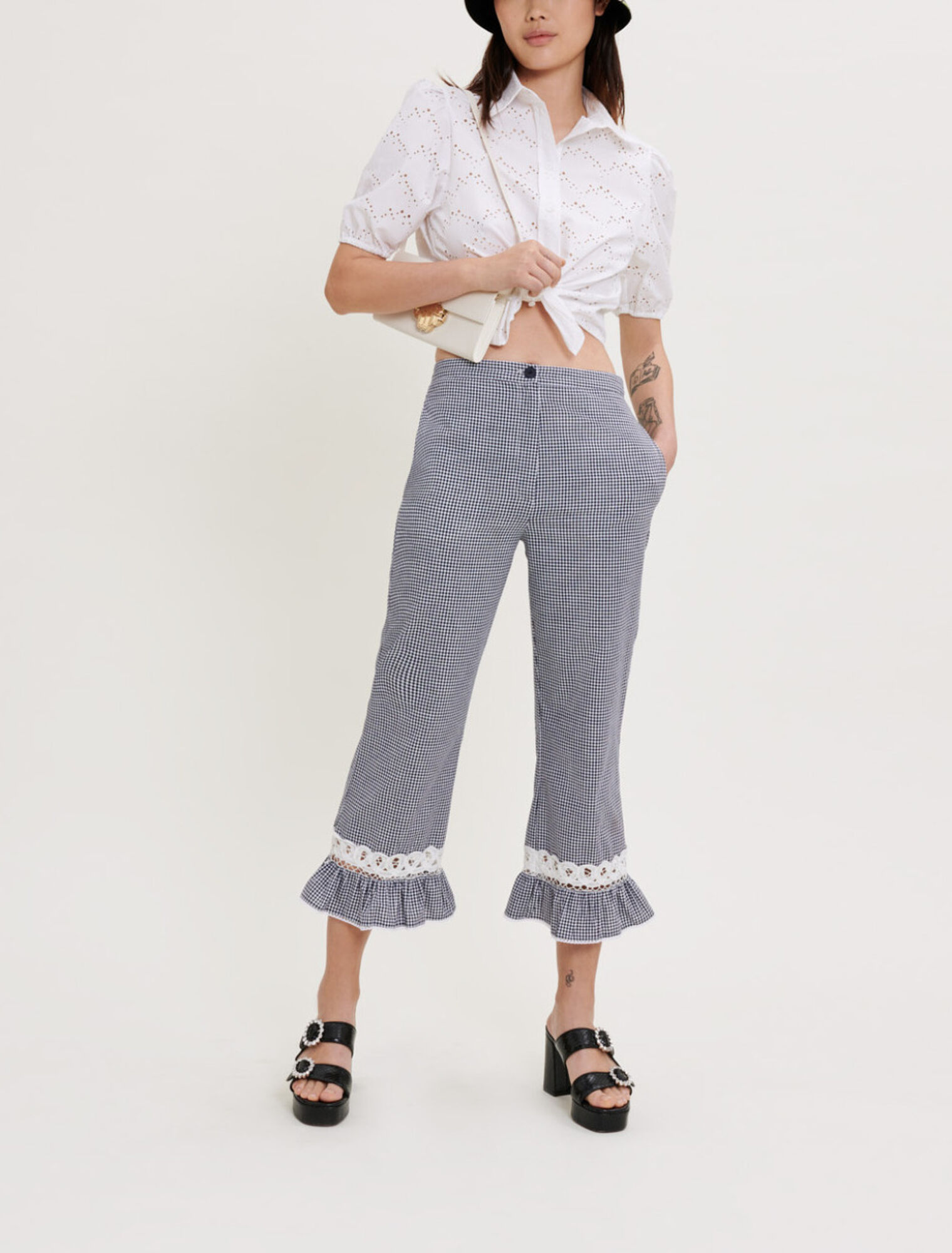 Pantalón de encaje y guinga