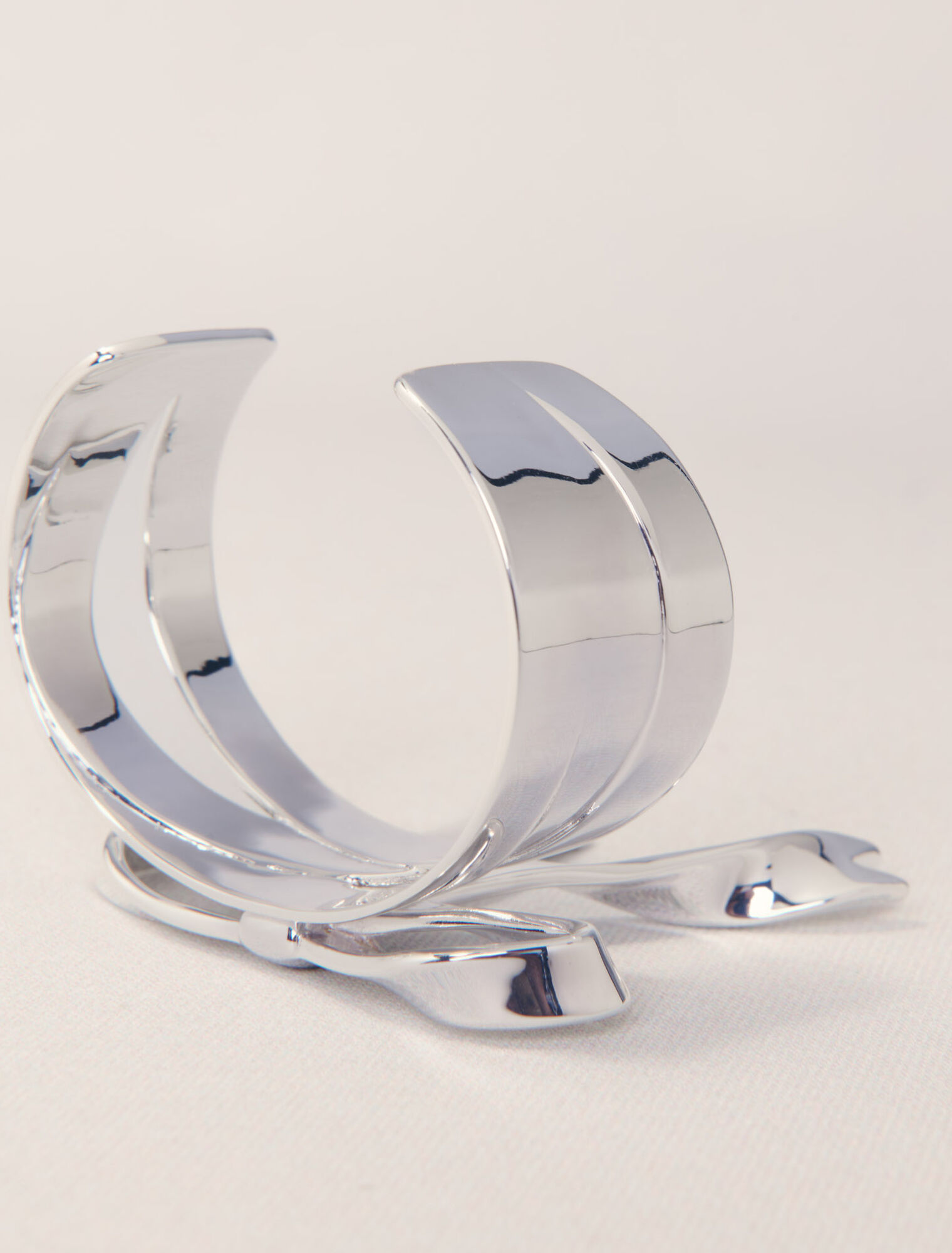 Brazalete lazo plateado