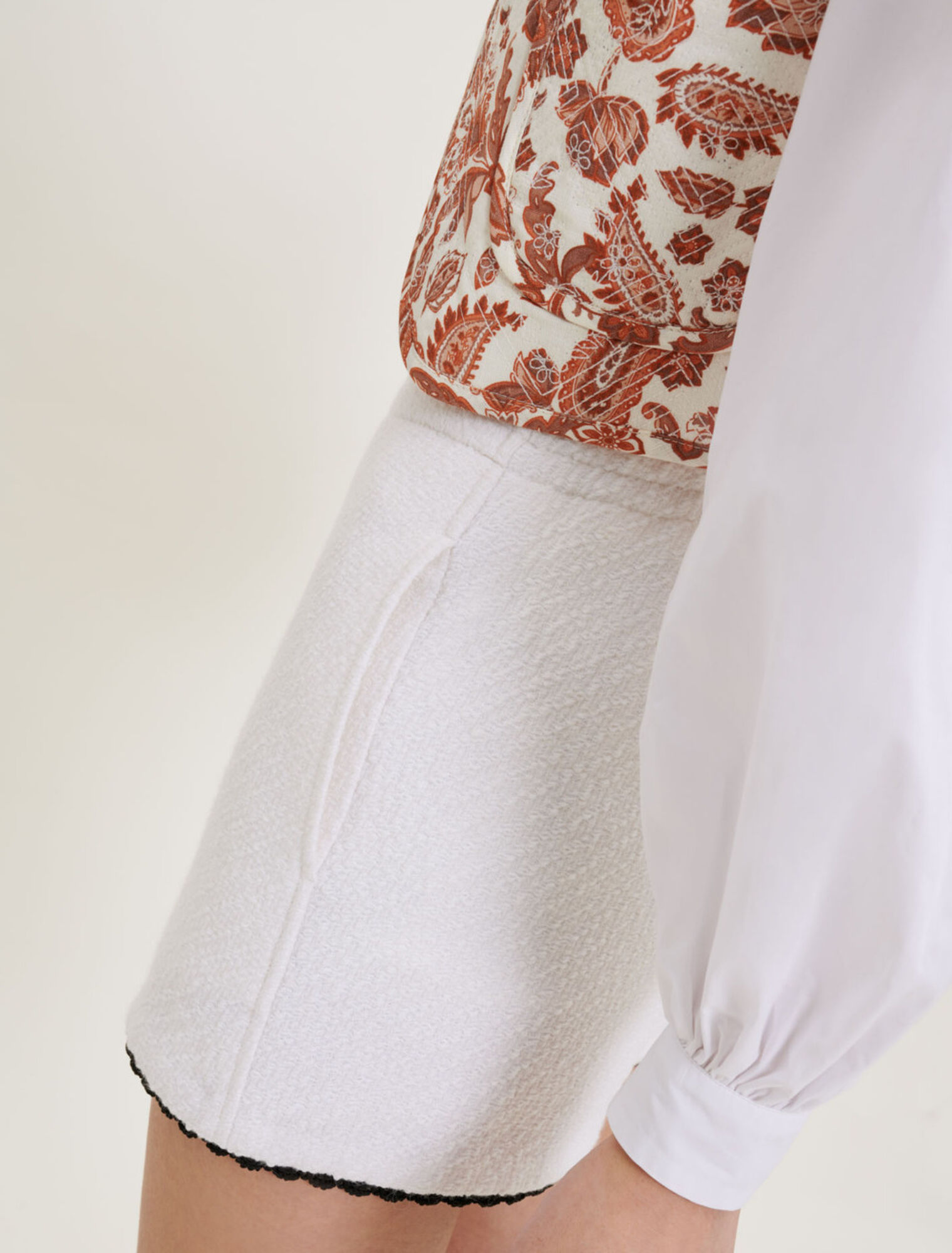 Pantalones cortos de tweed en contraste