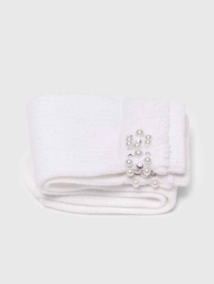 Calcetines calados con perlas