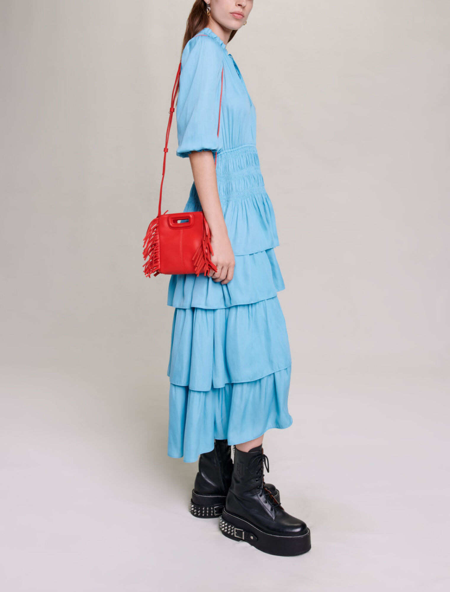 Vestido largo de raso con volantes