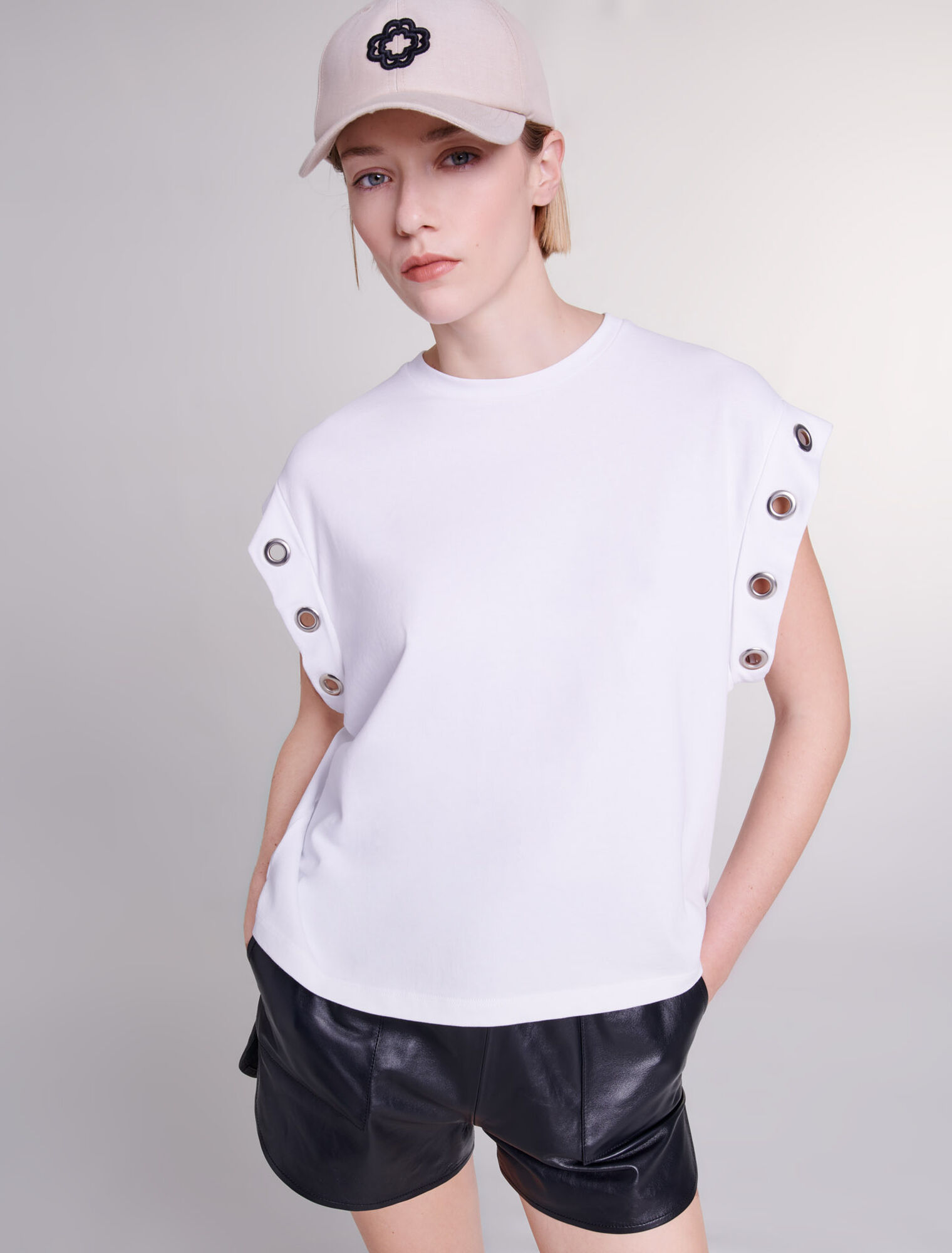 Camiseta con detalle de ojales