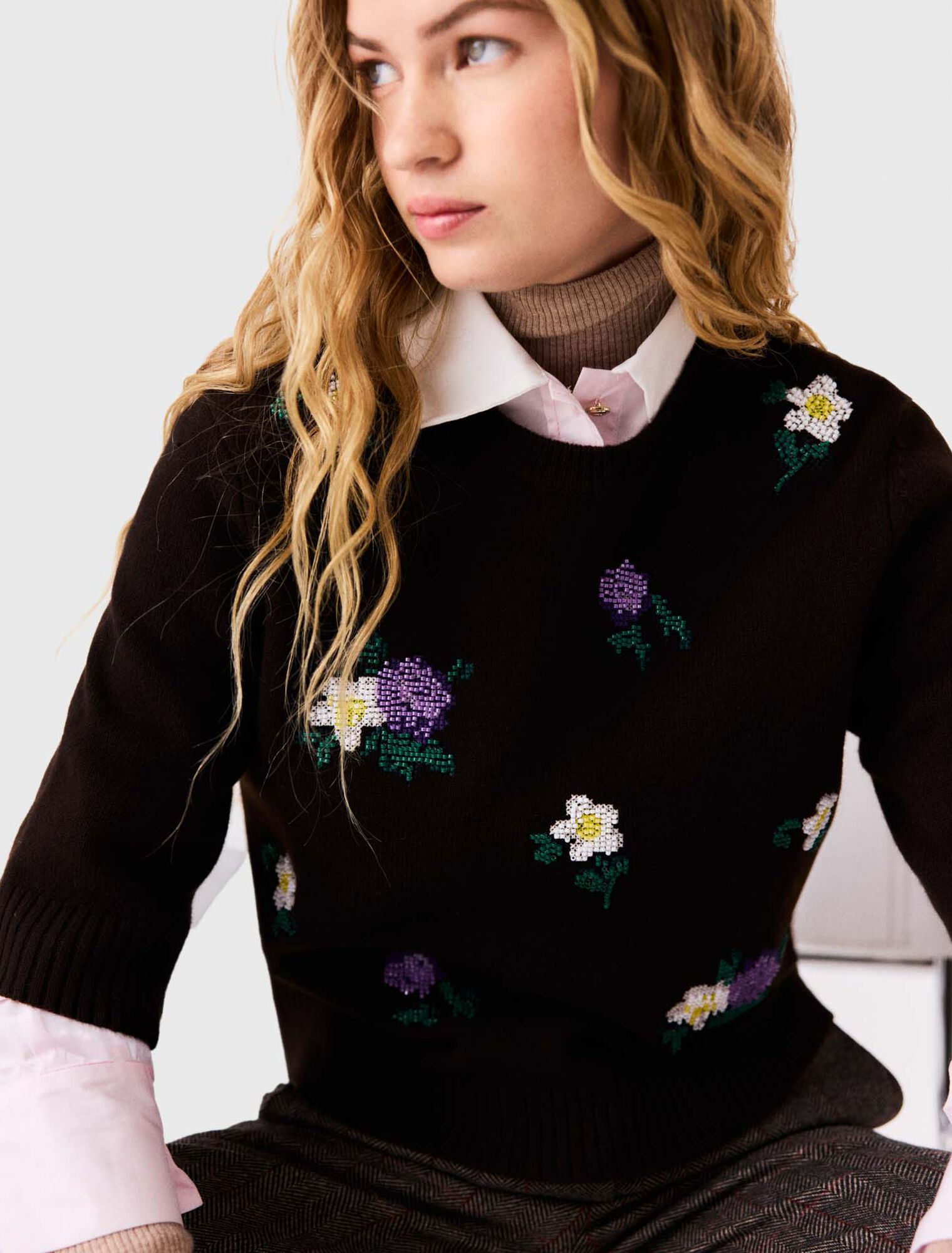 Jersey con bordados florales