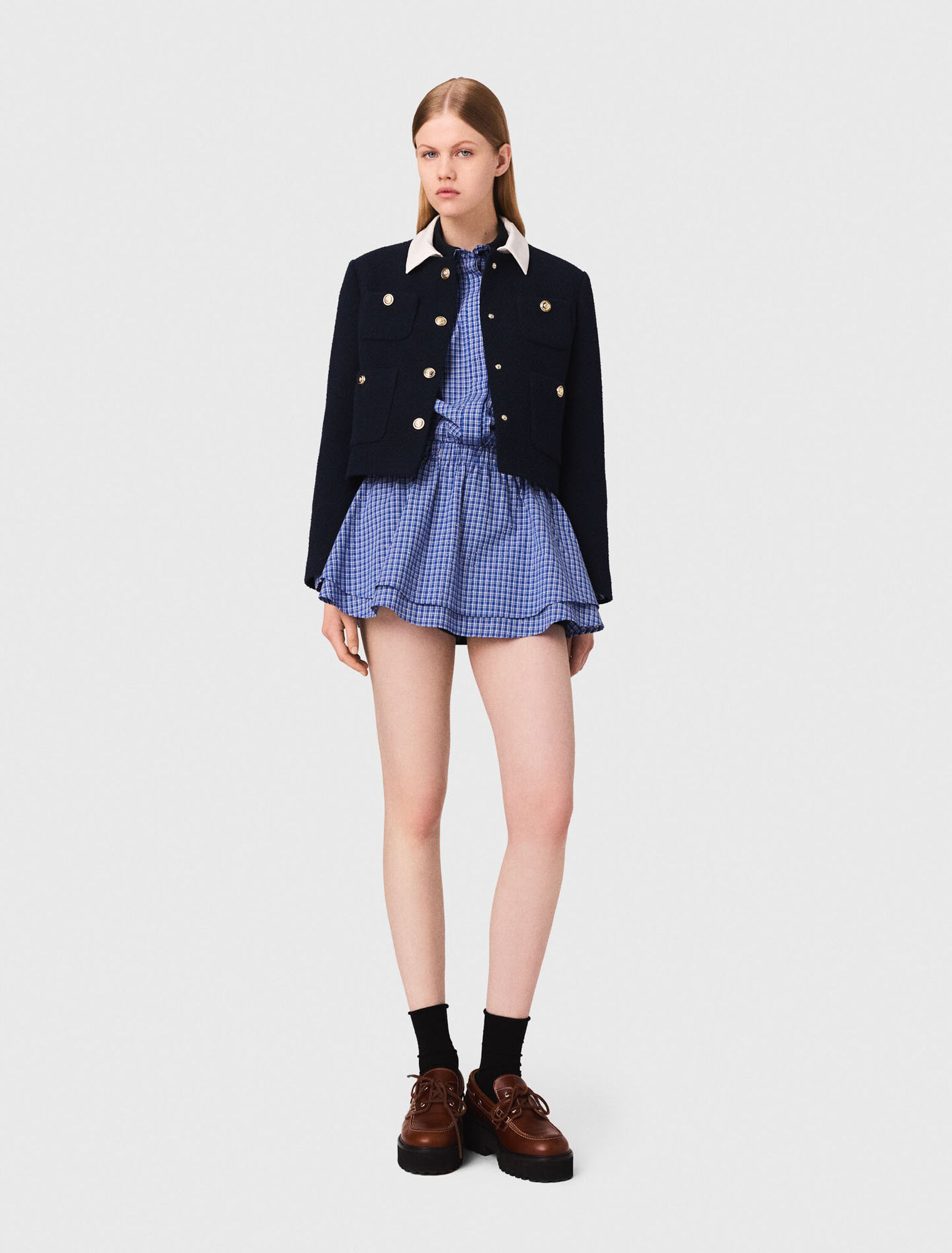 Chaqueta corta tweed, cuello desmont.