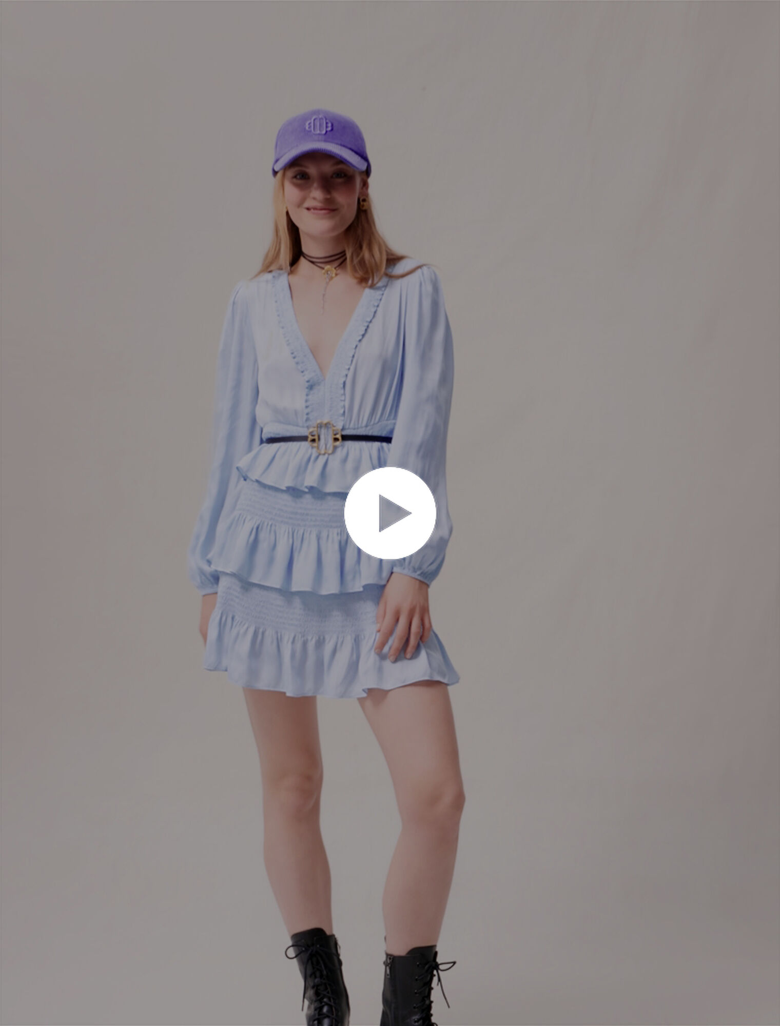 Vestido azul de volantes