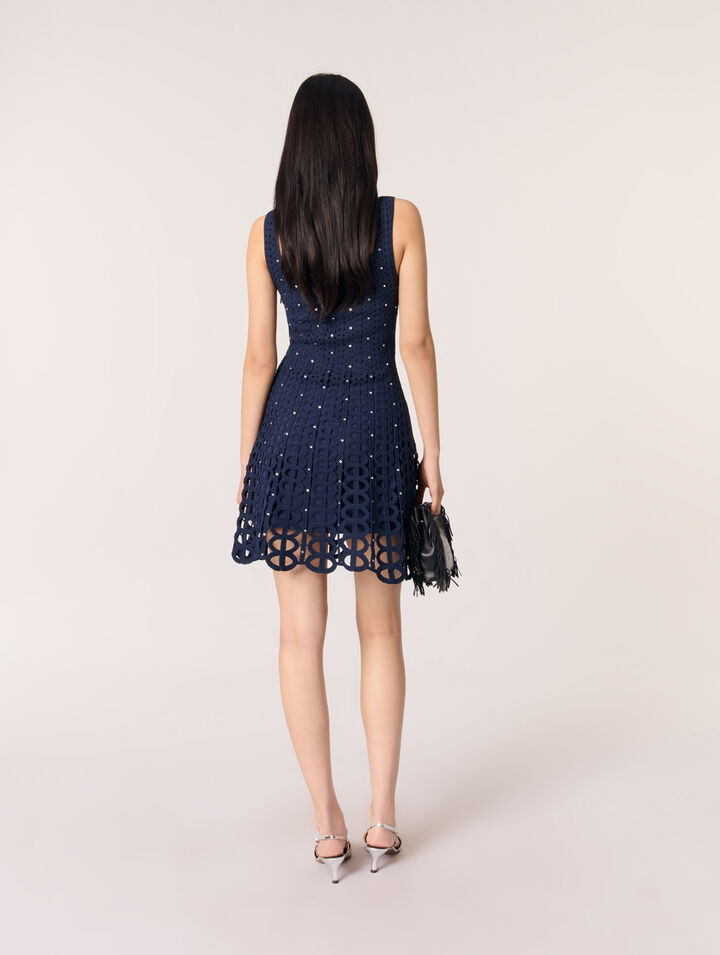 Vestido corto de ganchillo y strass