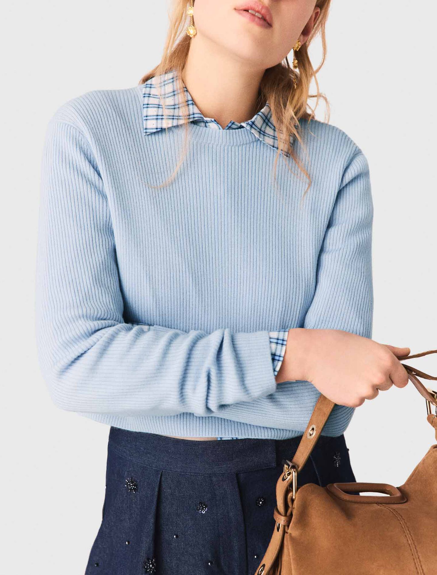 Jersey con botones joya detr&aacute;s