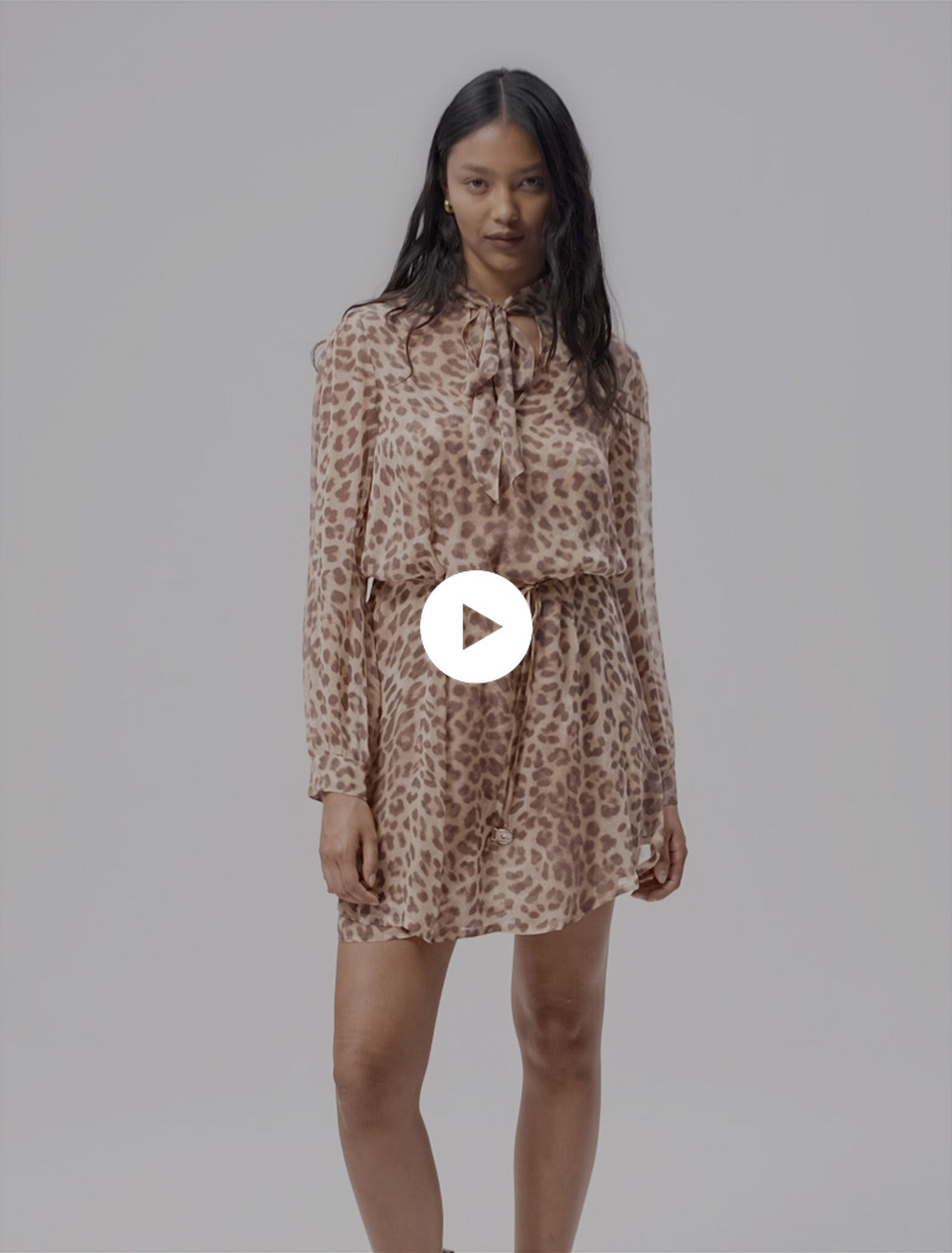 Vestido corto estampado de leopardo