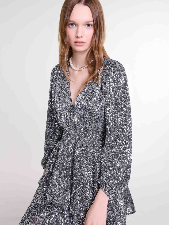 Vestido corto con volantes y lentejuelas
