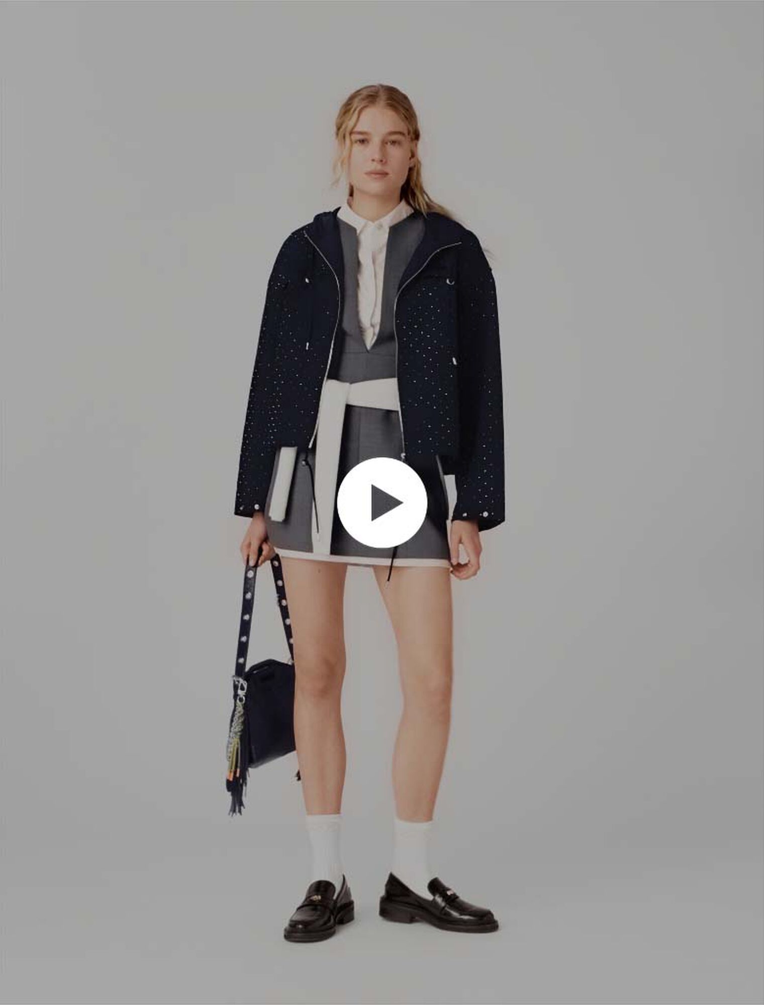 Cortavientos capucha y brillantes