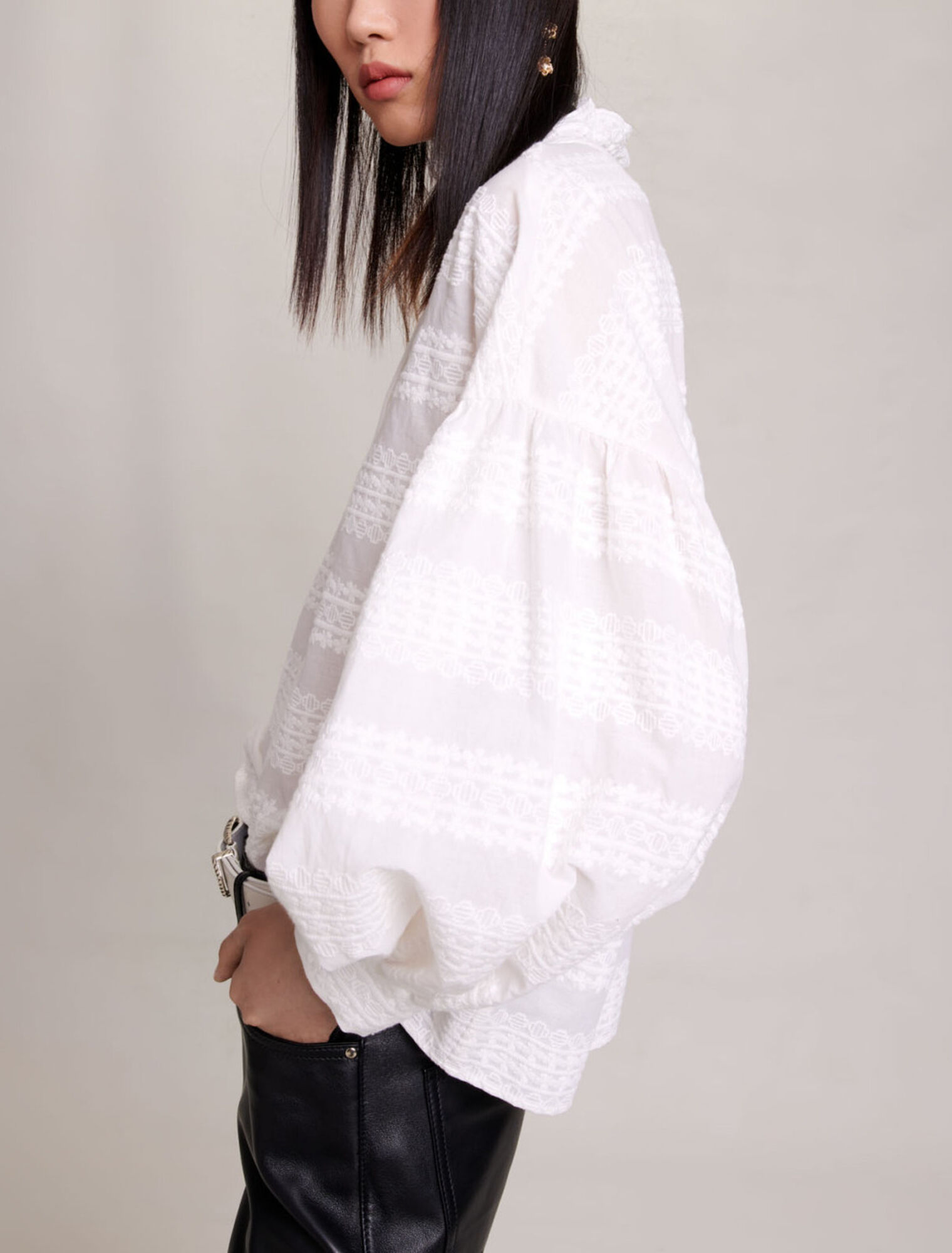 Camisa bordada con volantes