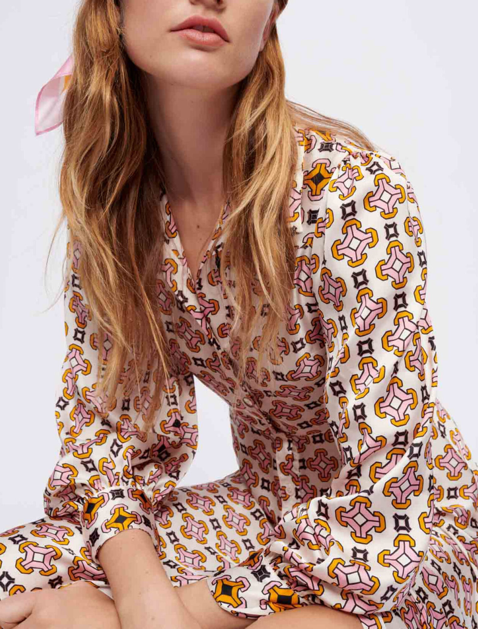 Vestido camisero de satén estampado