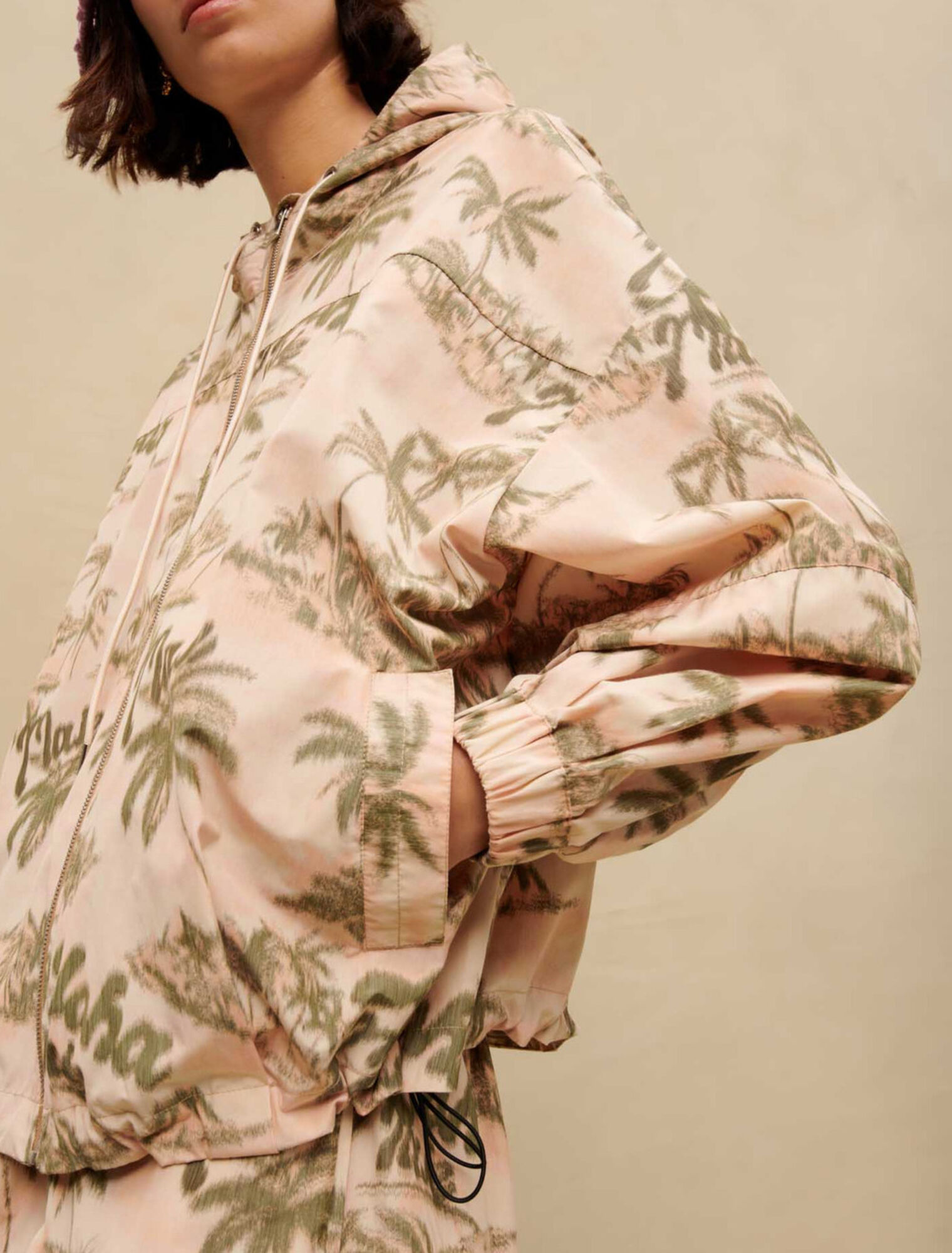 Chaqueta con estampado de palmeras