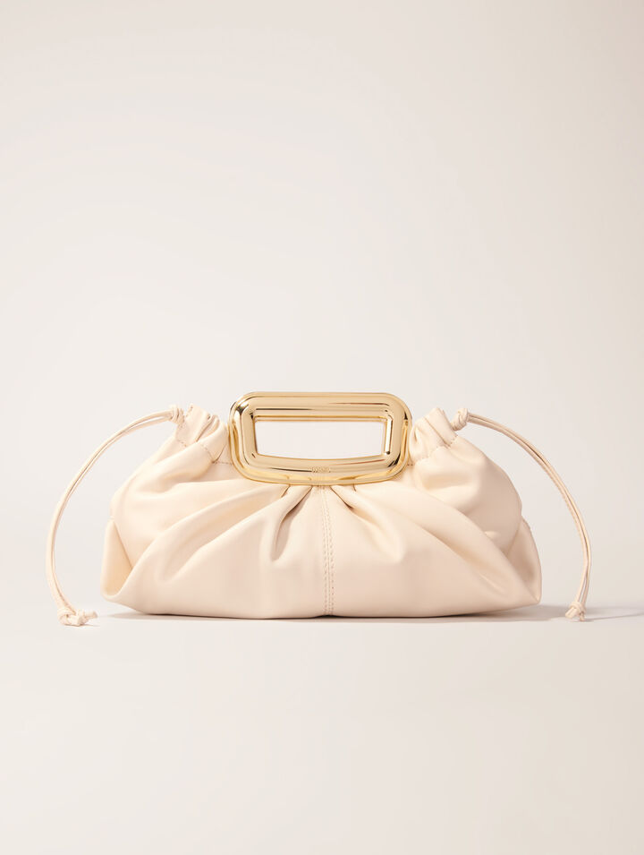 Clutch de piel con asa de metal