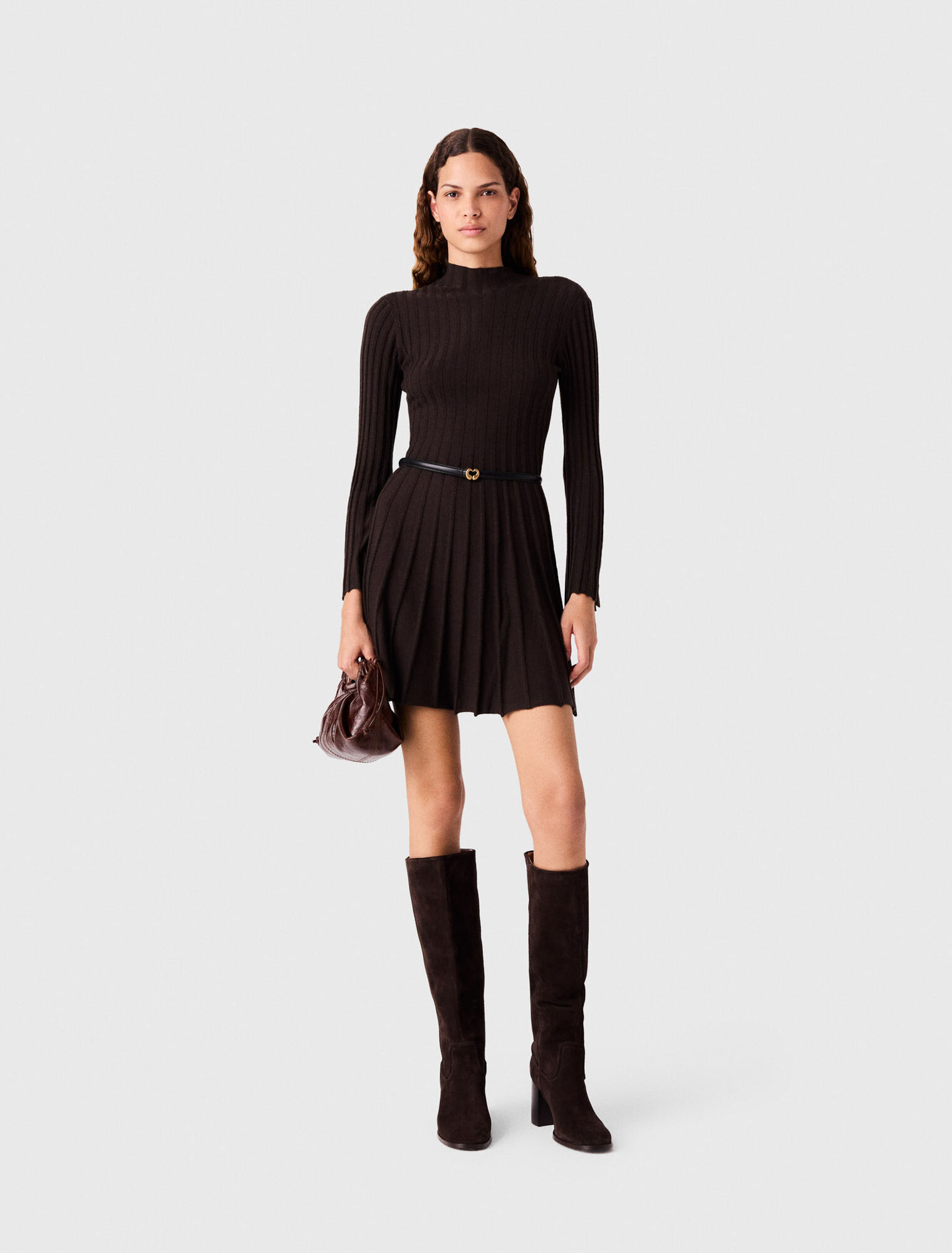 Vestido corto skater cuello alto