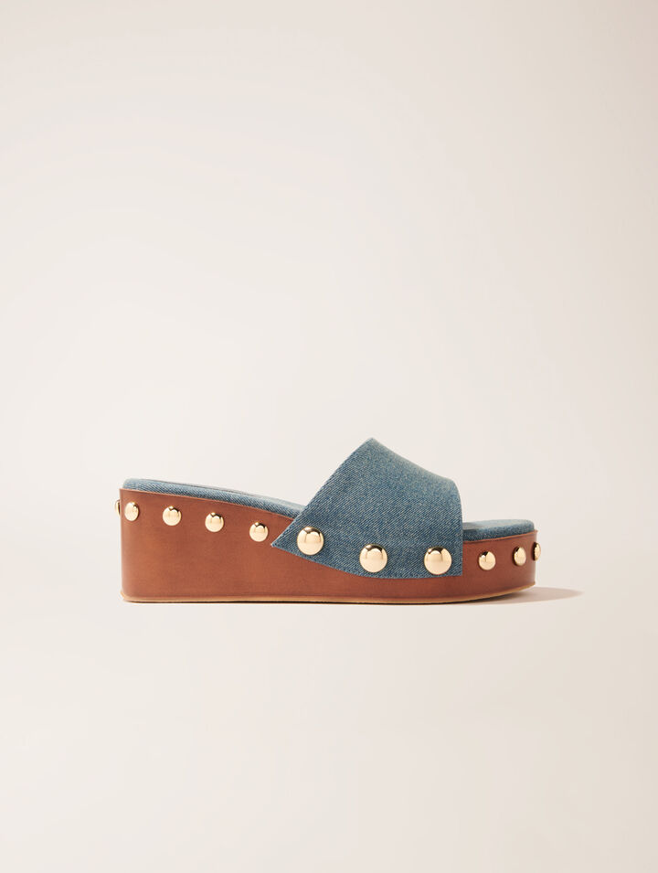 Mules denim de cuña con tachuelas
