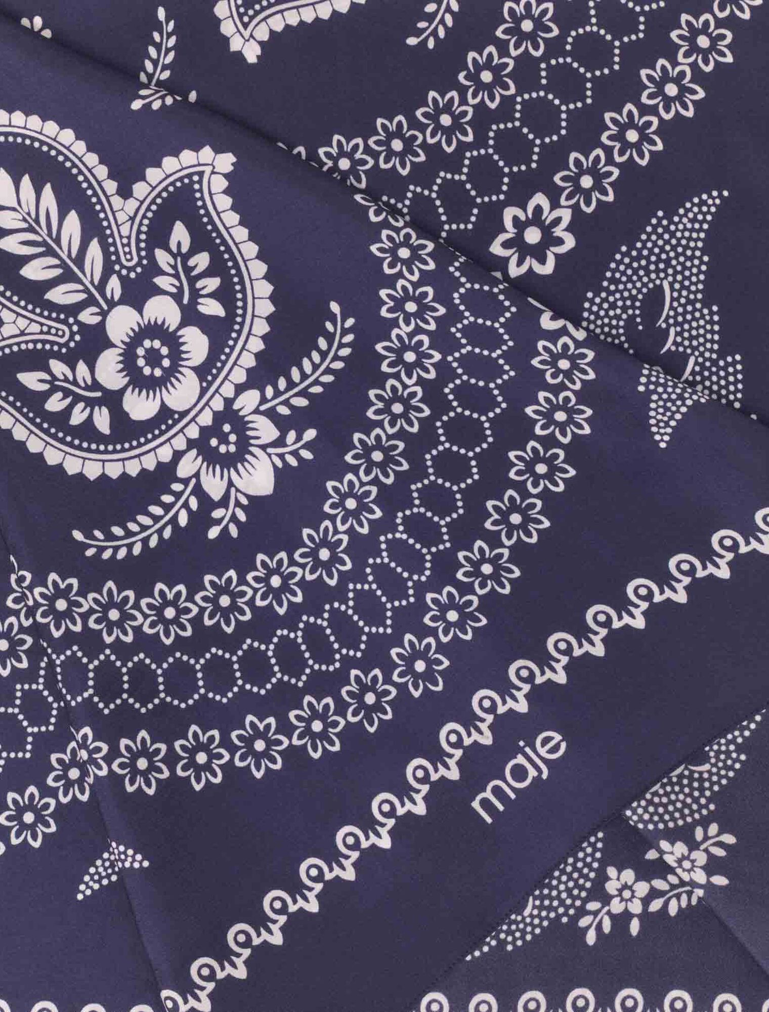 Pañuelo 90x90 de seda estampado