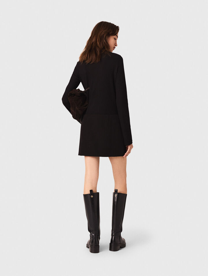 Vestido corto con cuello alto