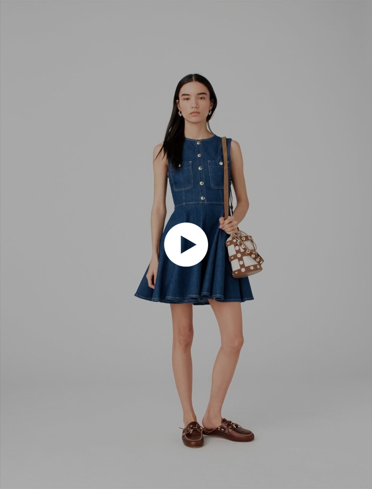 Vestido corto vaquero acampanado