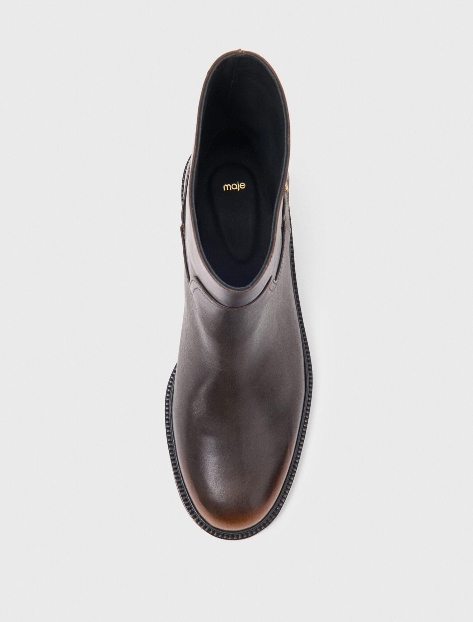 Botines planos de cuero