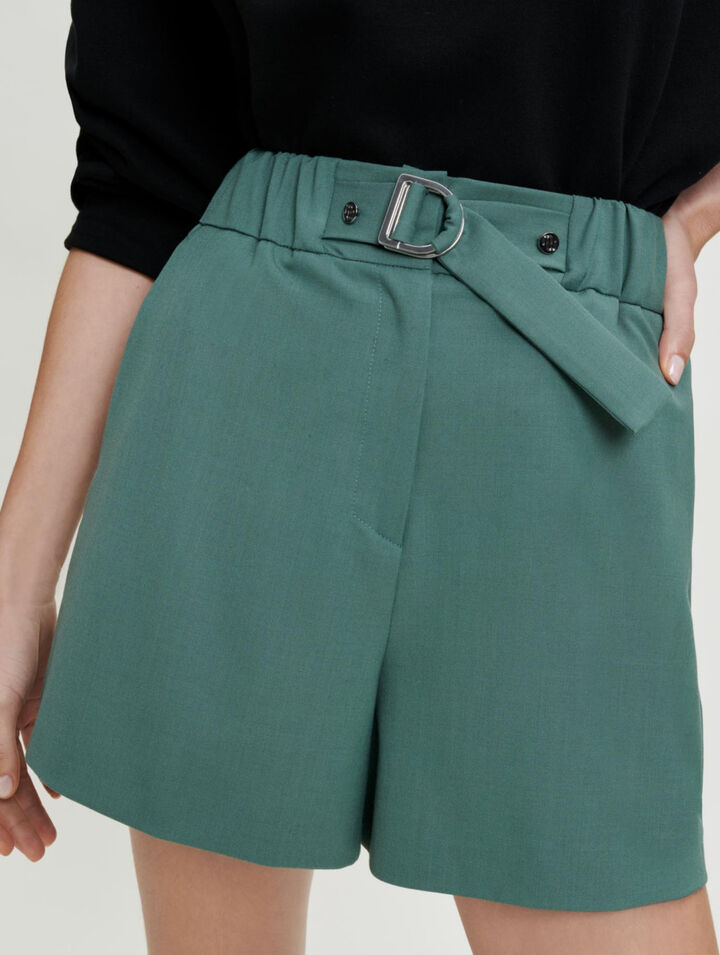 Pantalón corto entallado con elástico