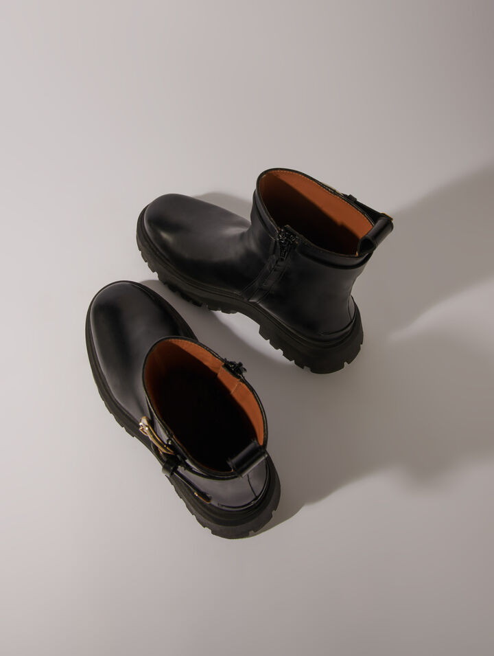 Botines de cuero con hebilla