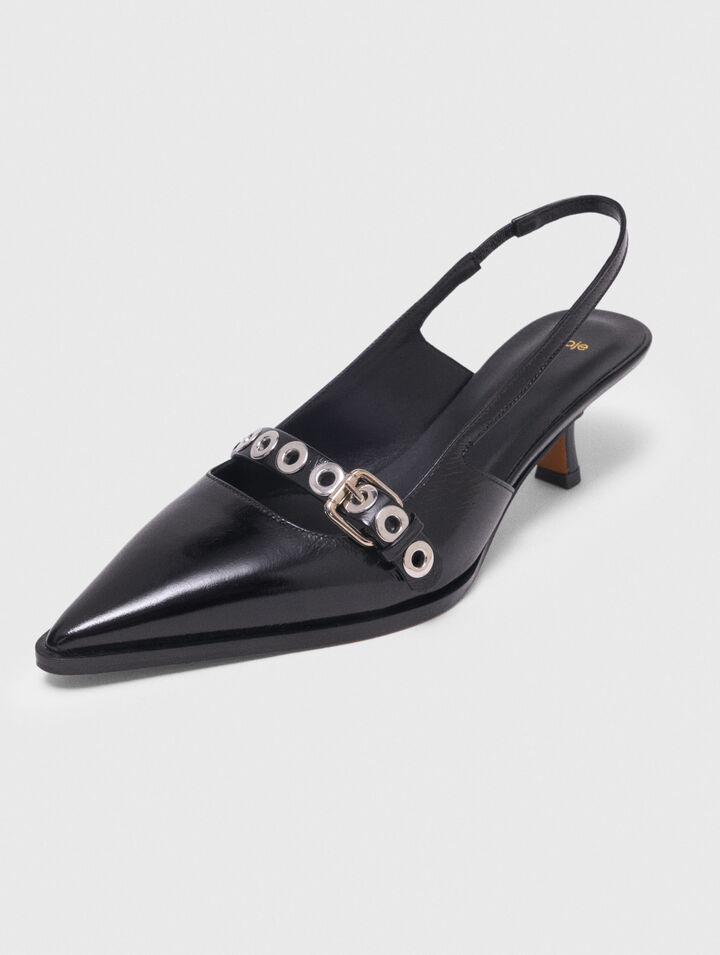 Zapato de piel con tira y ojales