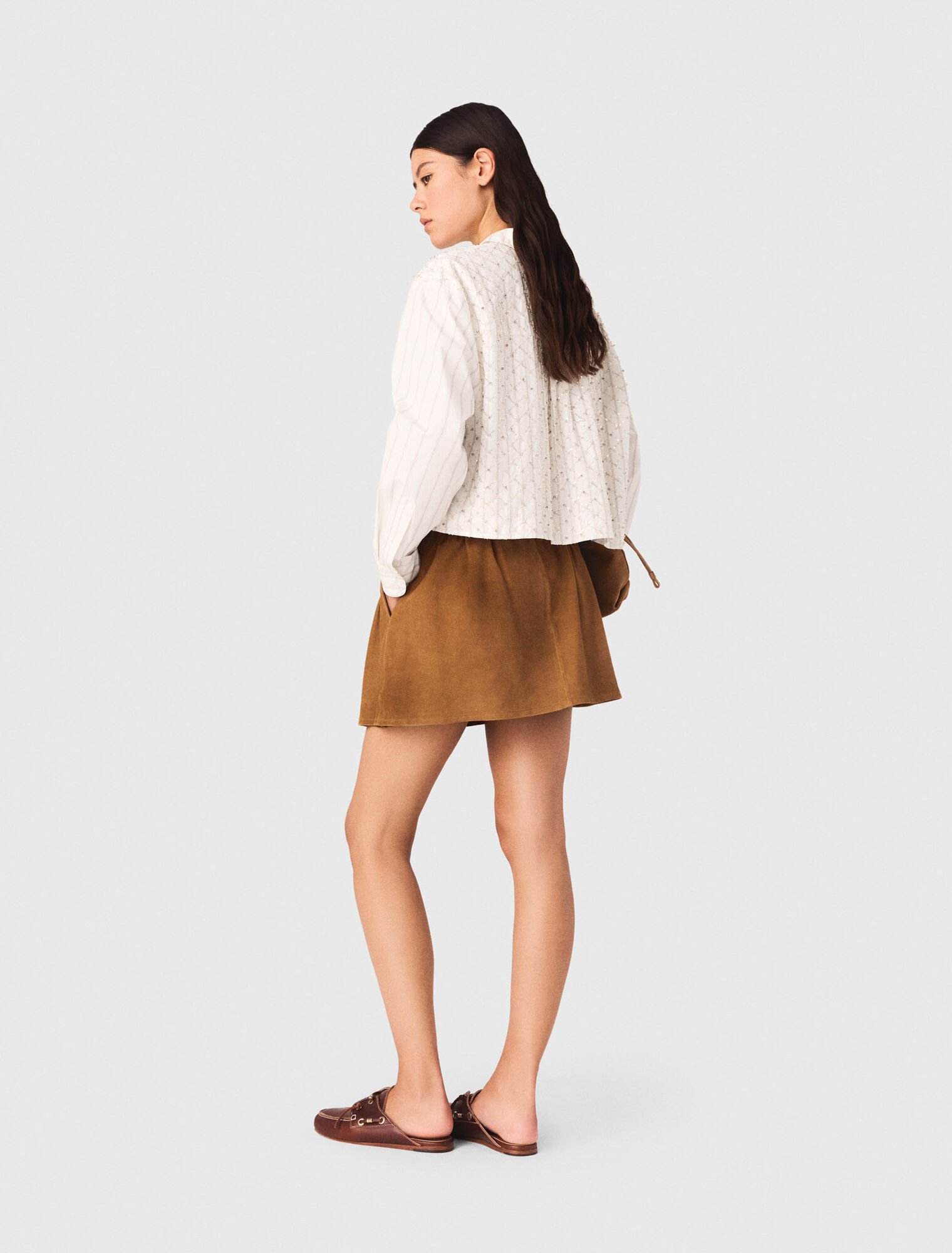 Camisa corta bordada con perlas