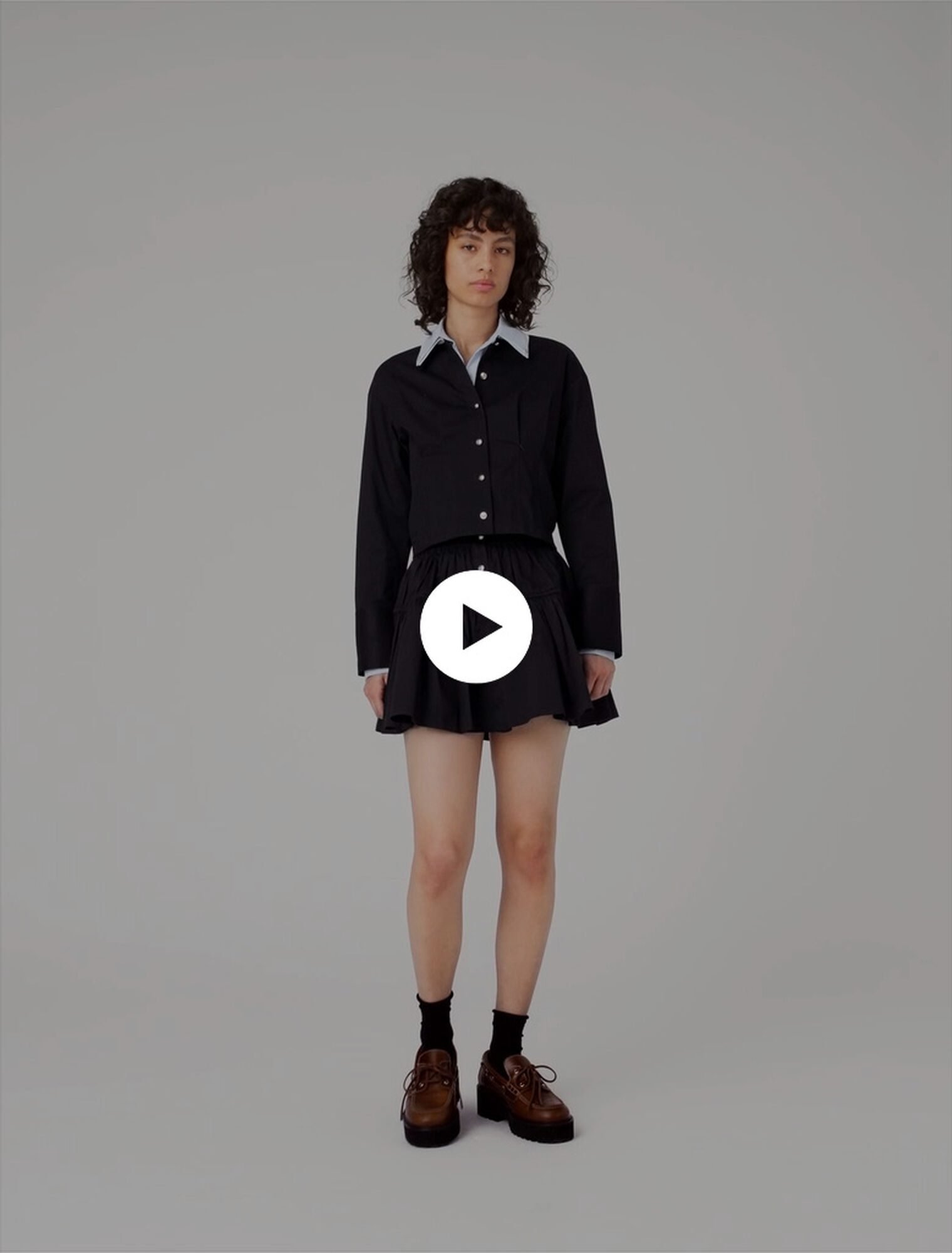 Falda corta con cintura elástica