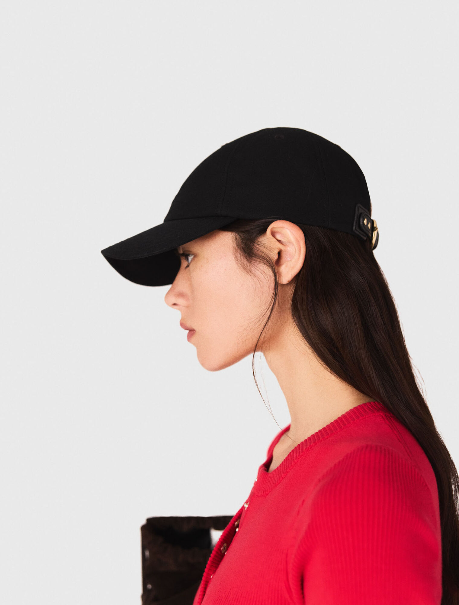 Gorra de algodón con hebilla dorada