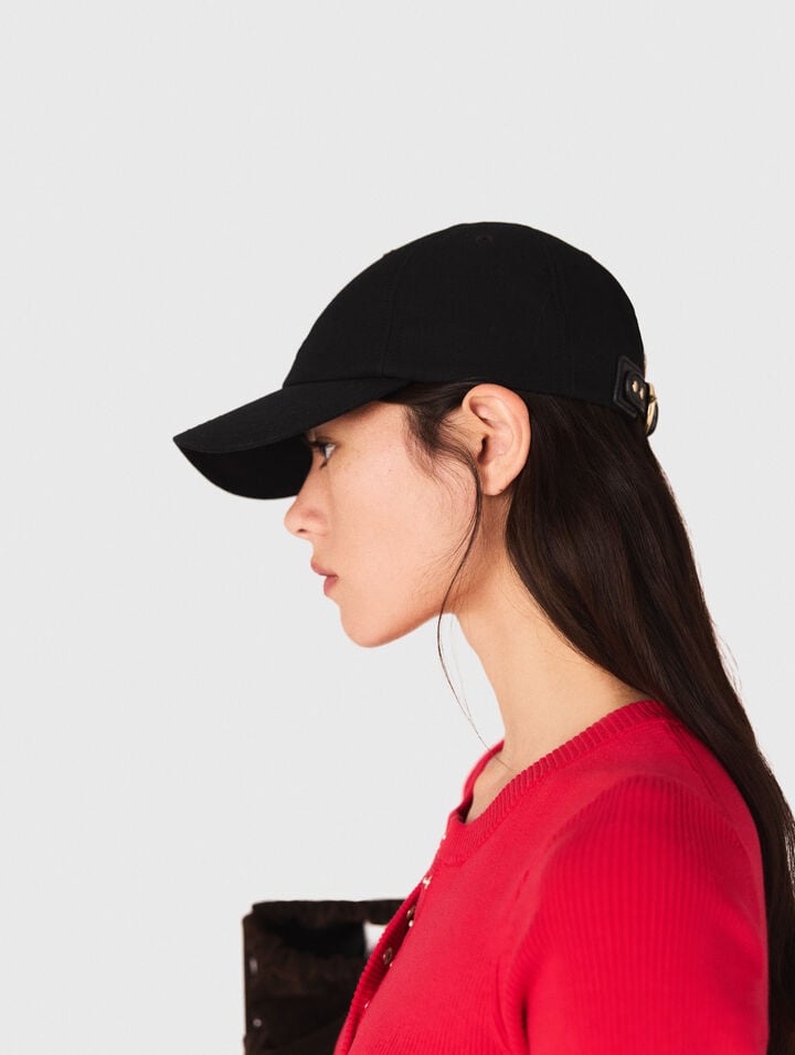Gorra de algodón con hebilla dorada