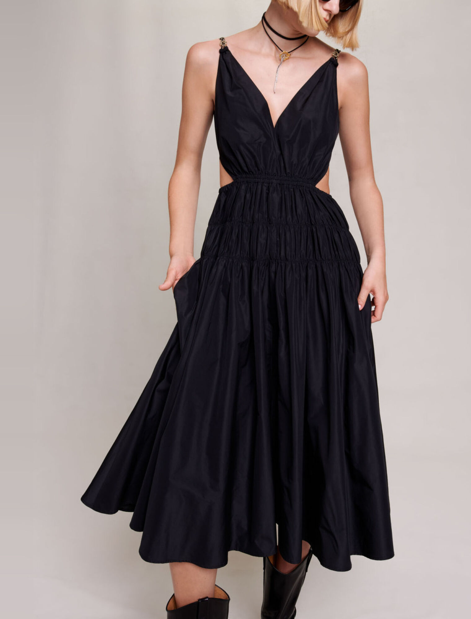 Vestido de tafetán abierto en la cintura