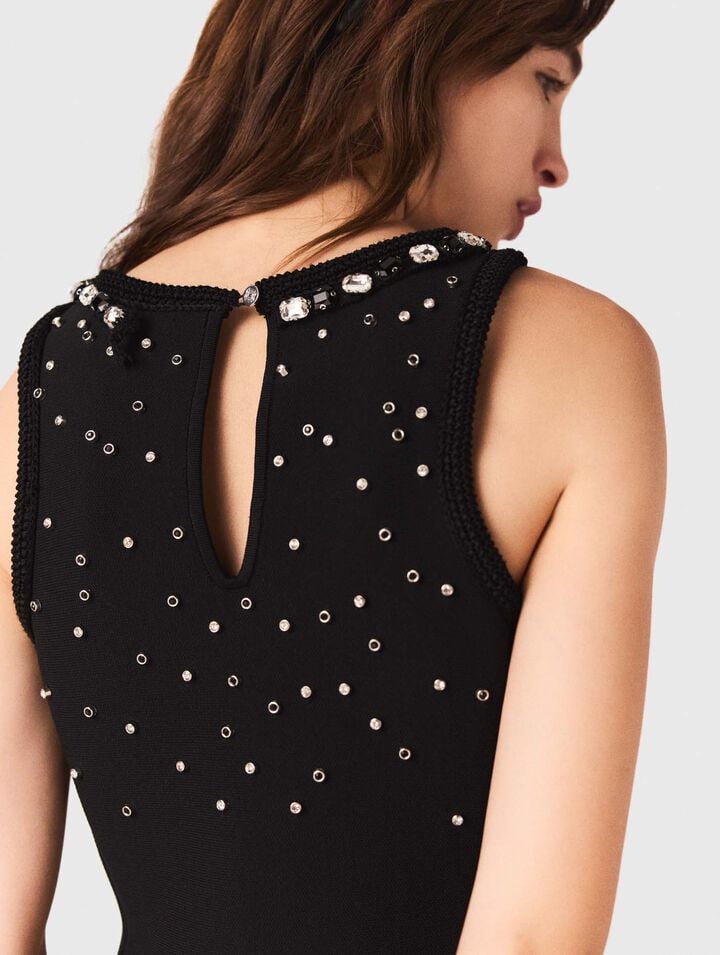 Vestido skater y detalles joya